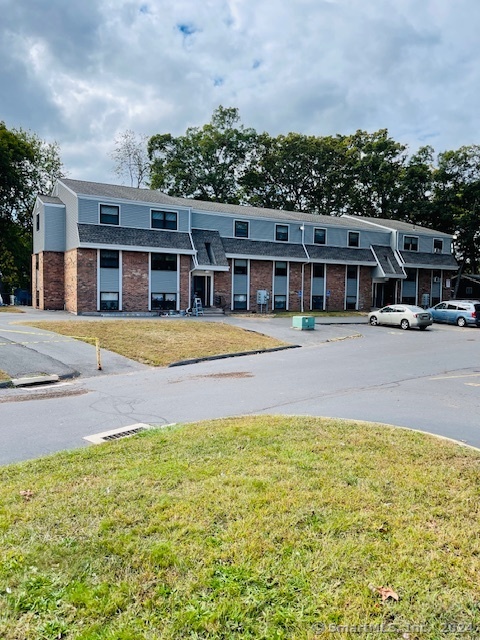 Rental Property at 100 Norton Park Road 1I2, Plainville, Connecticut - Bedrooms: 1 
Bathrooms: 1 
Rooms: 4  - $1,650 MO.