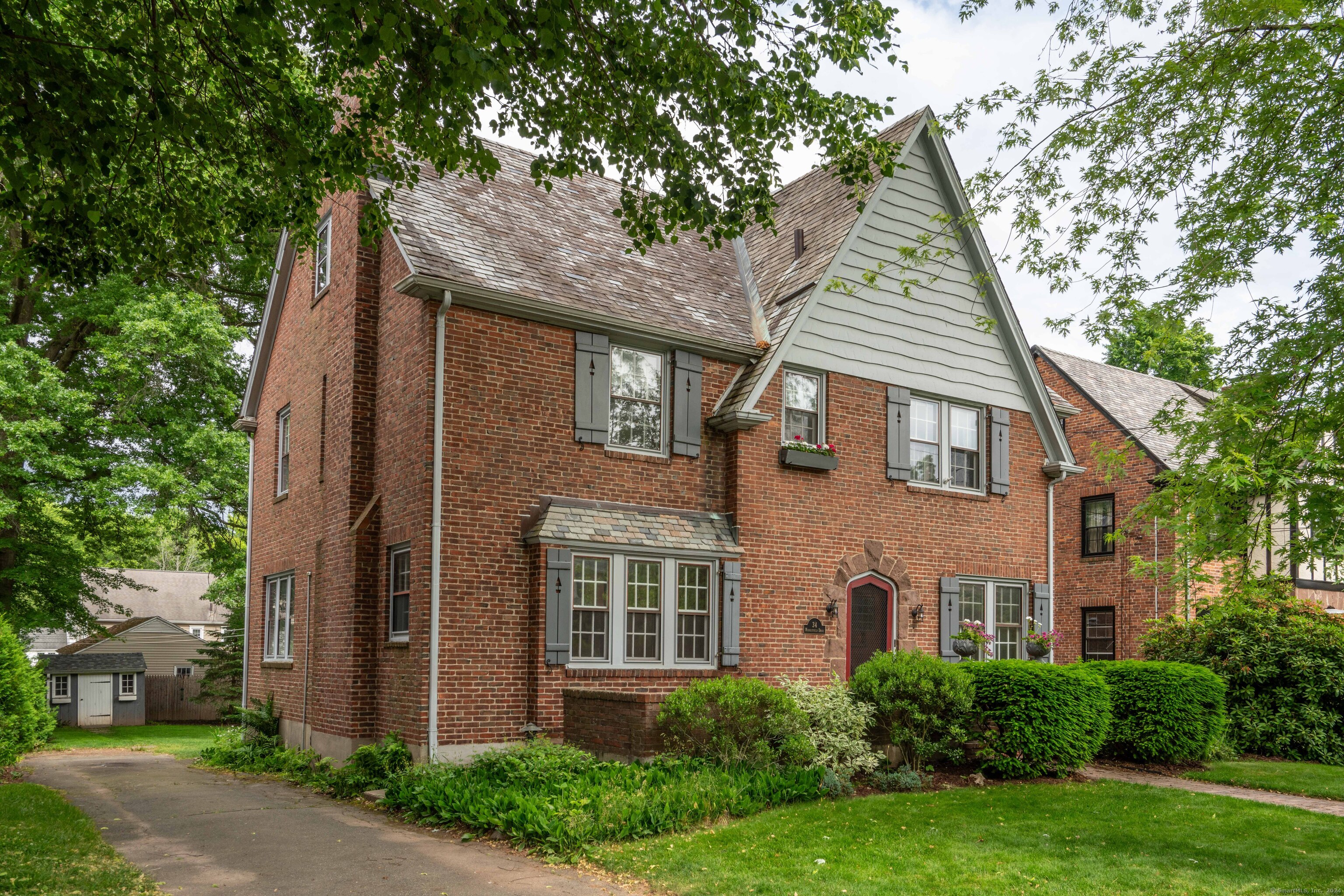 Property for Sale at 34 Middlefield Drive, West Hartford, Connecticut - Bedrooms: 5 
Bathrooms: 4 
Rooms: 12  - $689,000