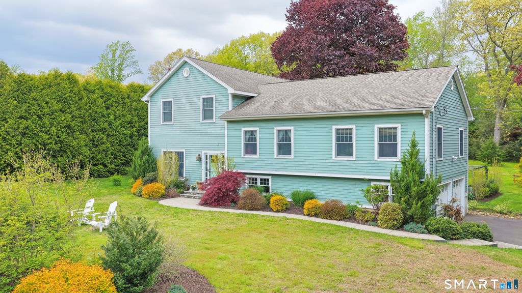 Photo of 22 Round Ridge Trail, Trumbull, CT 06611 (MLS # 24174589)