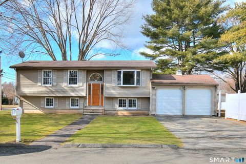 Photo of 6 Vernon Court, Milford, CT 06461 (MLS # 24148072)