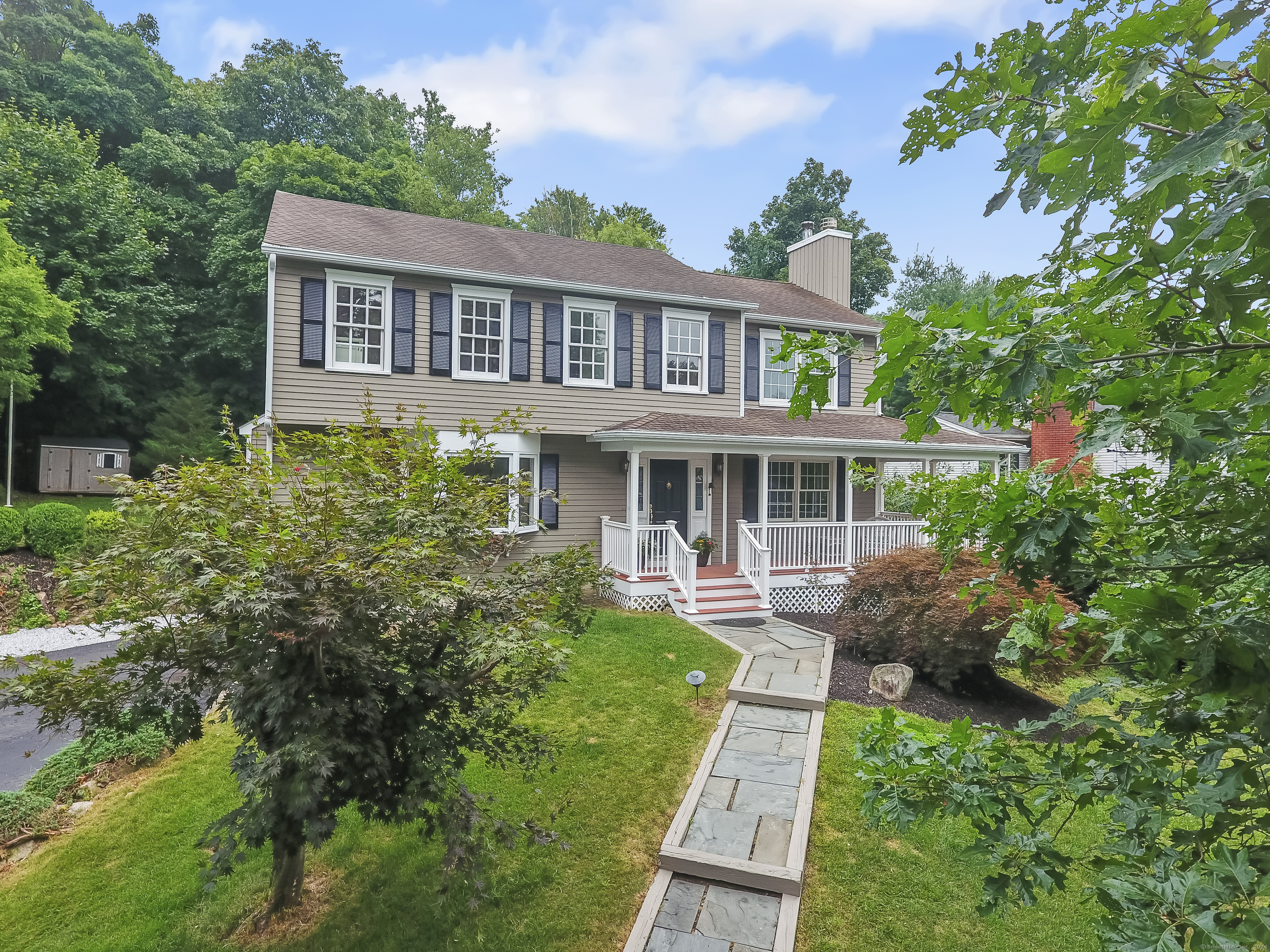Property for Sale at 196 Woods End Road, Fairfield, Connecticut - Bedrooms: 4 
Bathrooms: 4 
Rooms: 9  - $1,249,000