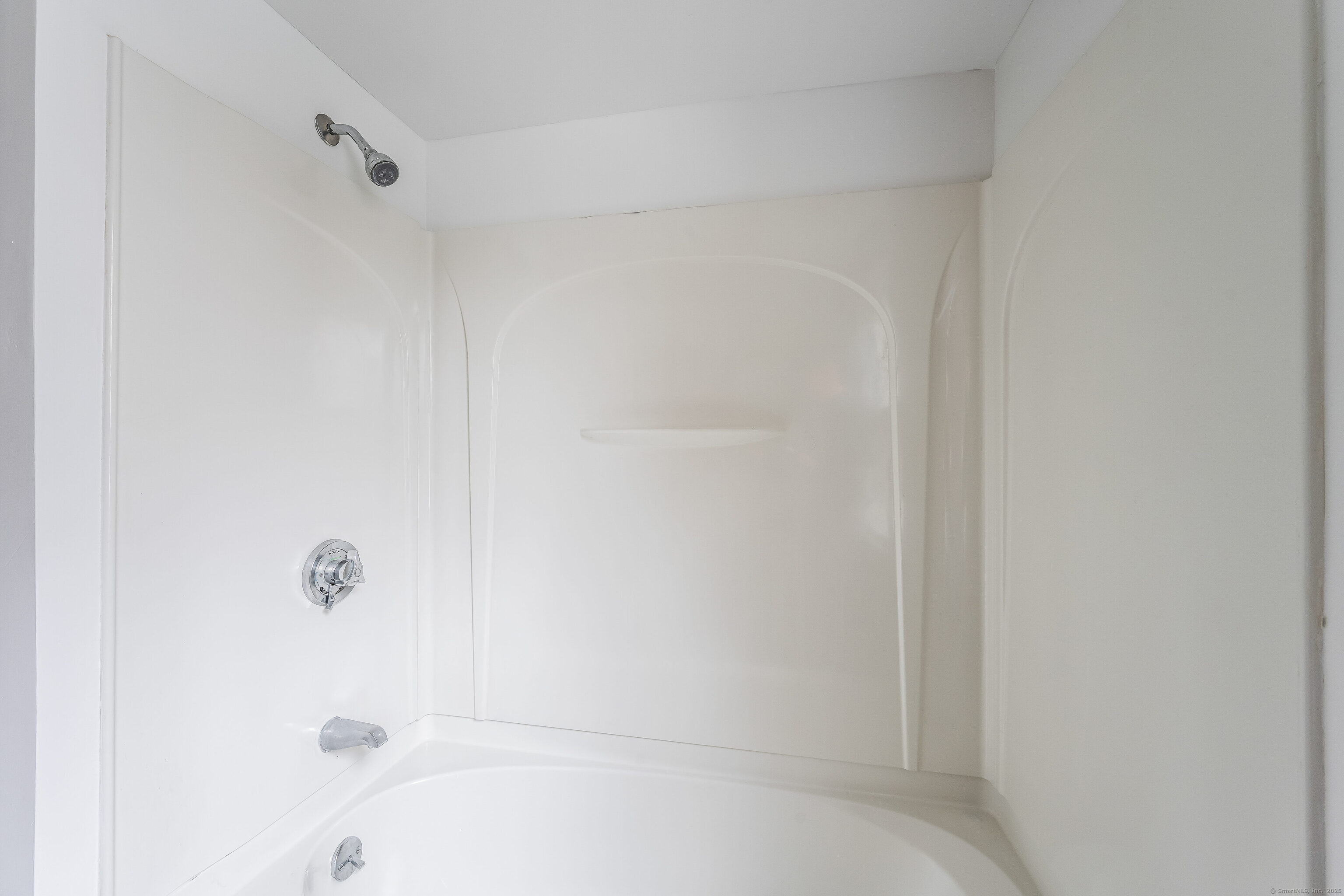 New Haven, Connecticut 06512, United States, 5 Bedrooms Bedrooms, ,3 BathroomsBathrooms,Residential,Pending,115338