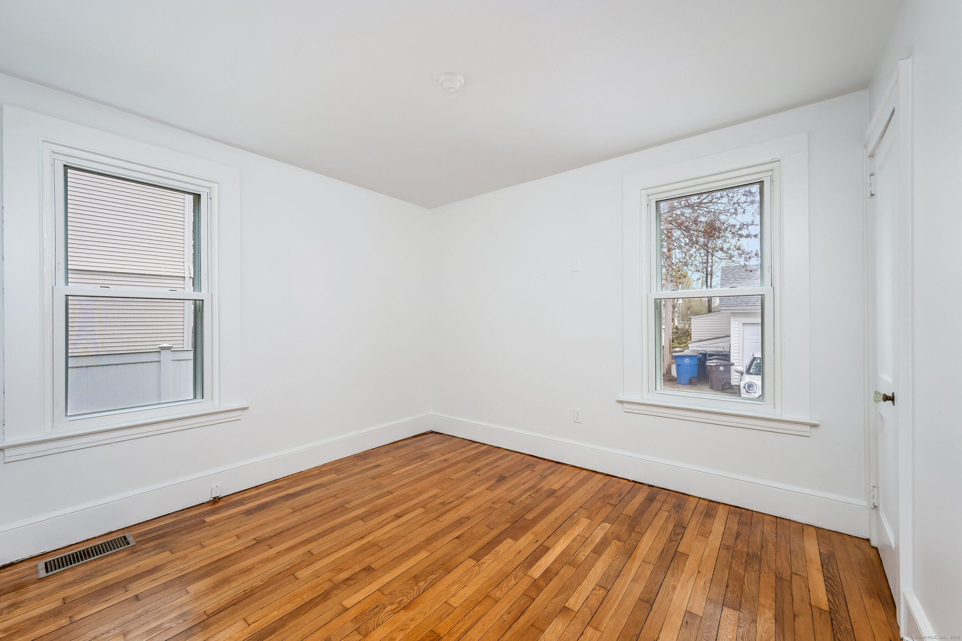 New Haven, Connecticut 06512, United States, 5 Bedrooms Bedrooms, ,3 BathroomsBathrooms,Residential,Pending,115338