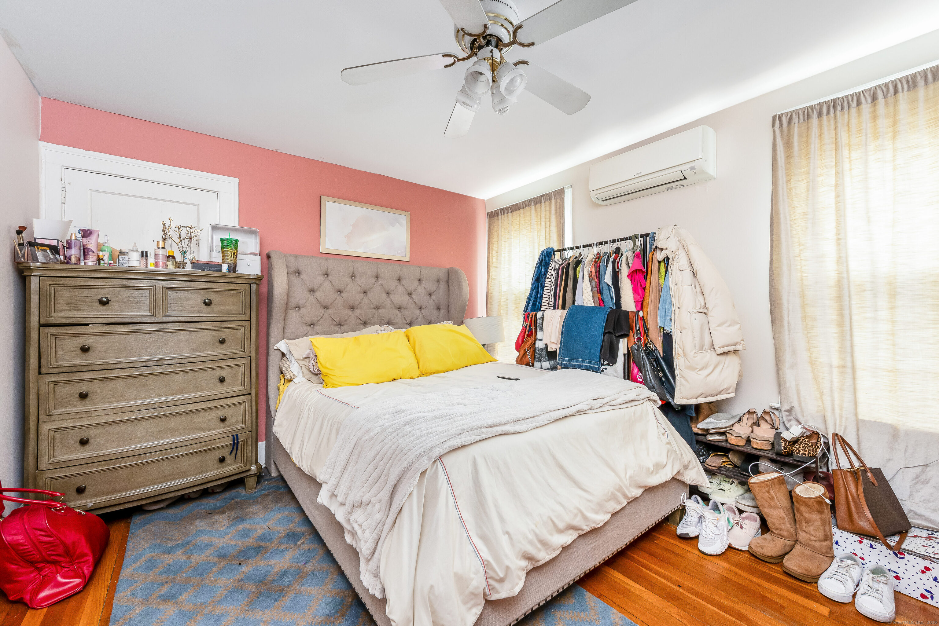 New Haven, Connecticut 06512, United States, 5 Bedrooms Bedrooms, ,3 BathroomsBathrooms,Residential,Pending,115338