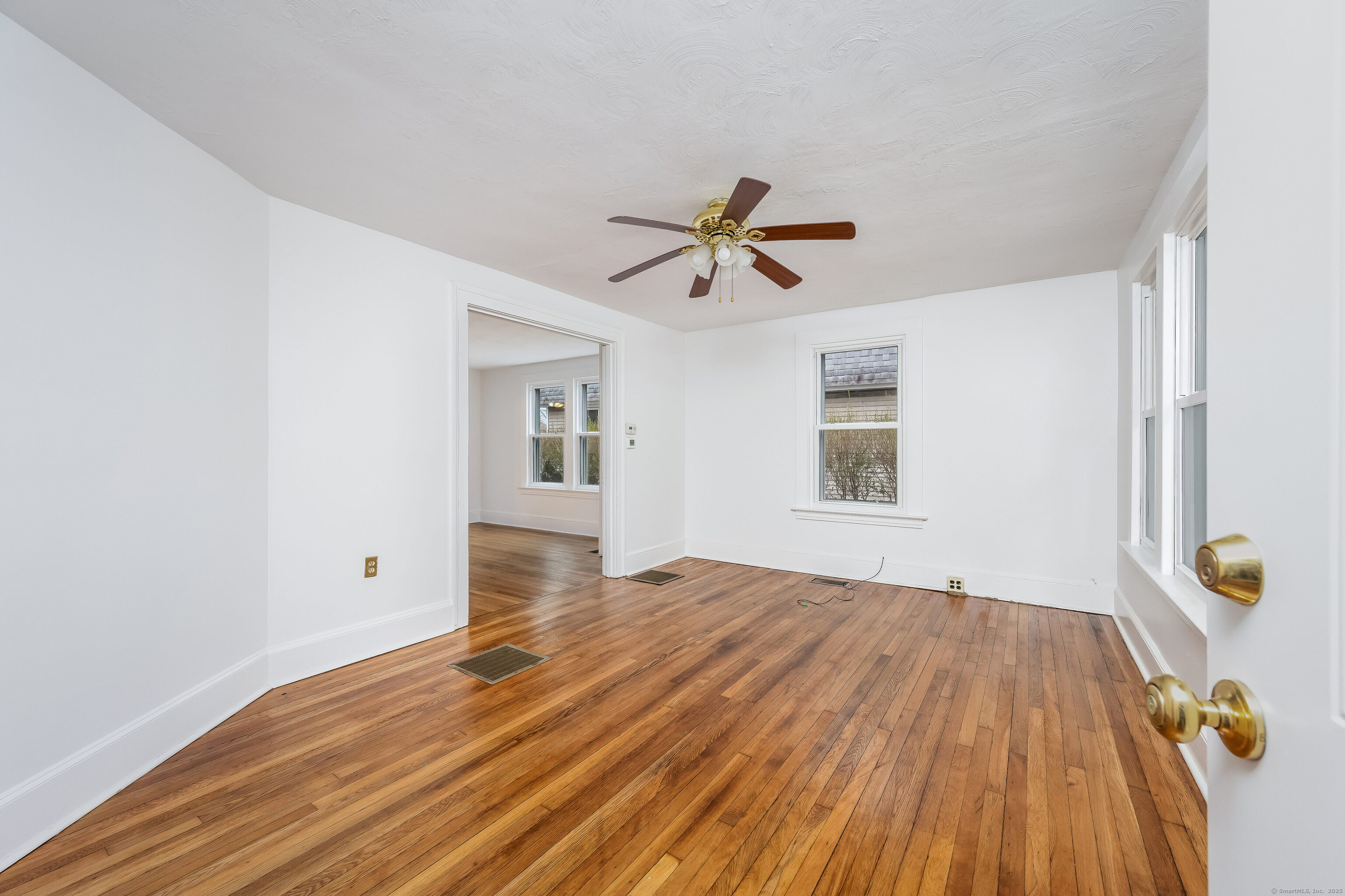 New Haven, Connecticut 06512, United States, 5 Bedrooms Bedrooms, ,3 BathroomsBathrooms,Residential,Pending,115338