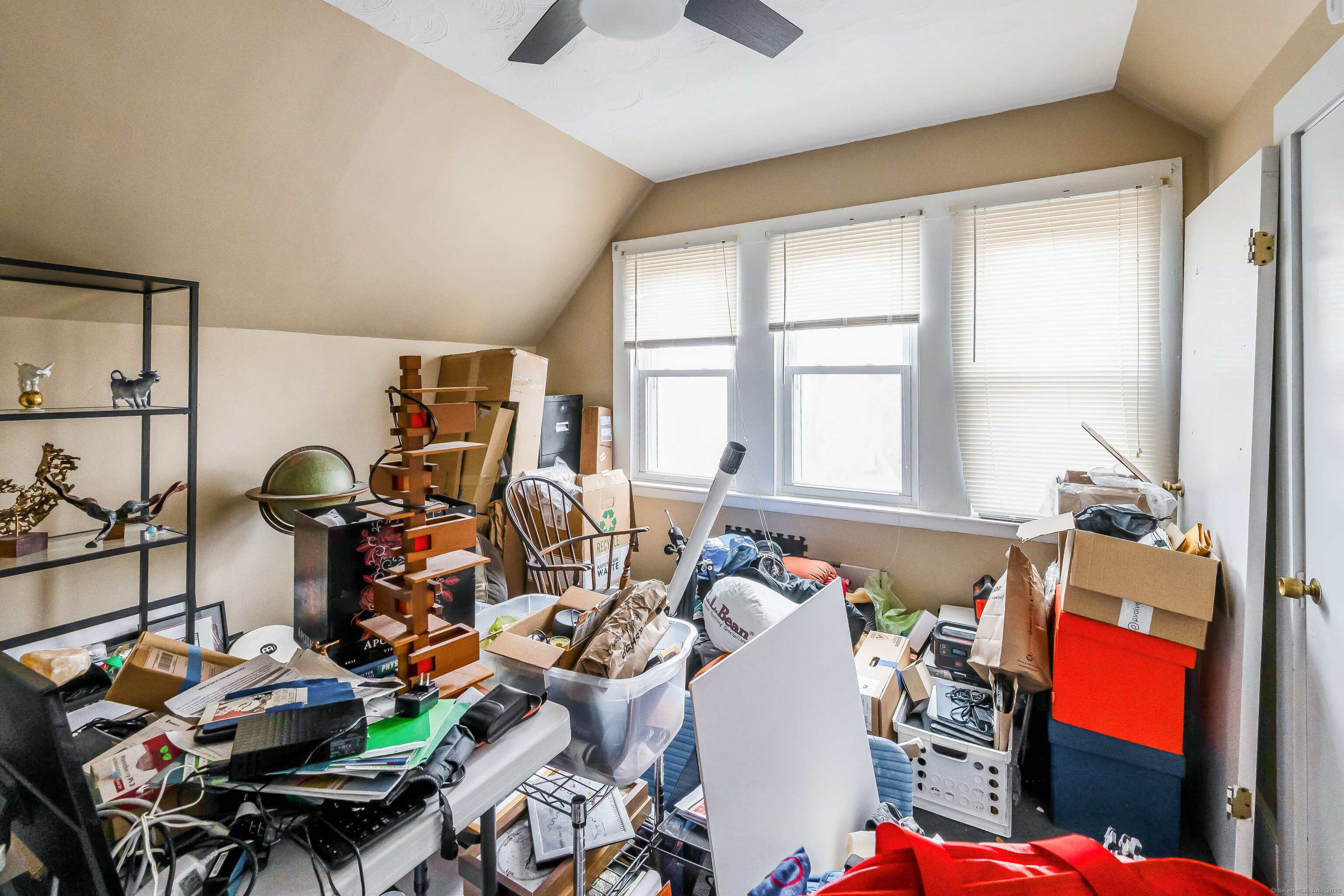 New Haven, Connecticut 06512, United States, 5 Bedrooms Bedrooms, ,3 BathroomsBathrooms,Residential,Pending,115338