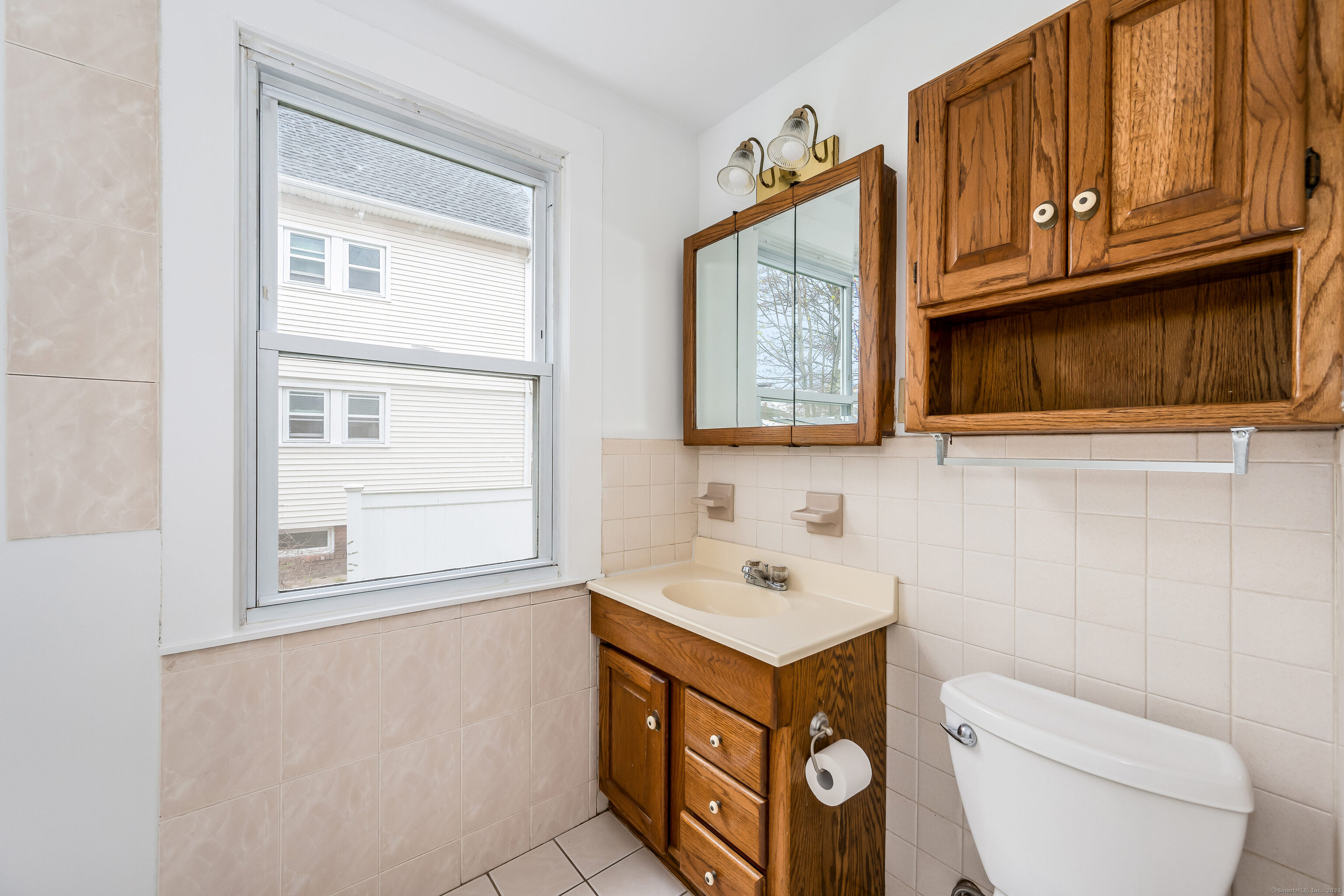 New Haven, Connecticut 06512, United States, 5 Bedrooms Bedrooms, ,3 BathroomsBathrooms,Residential,Pending,115338