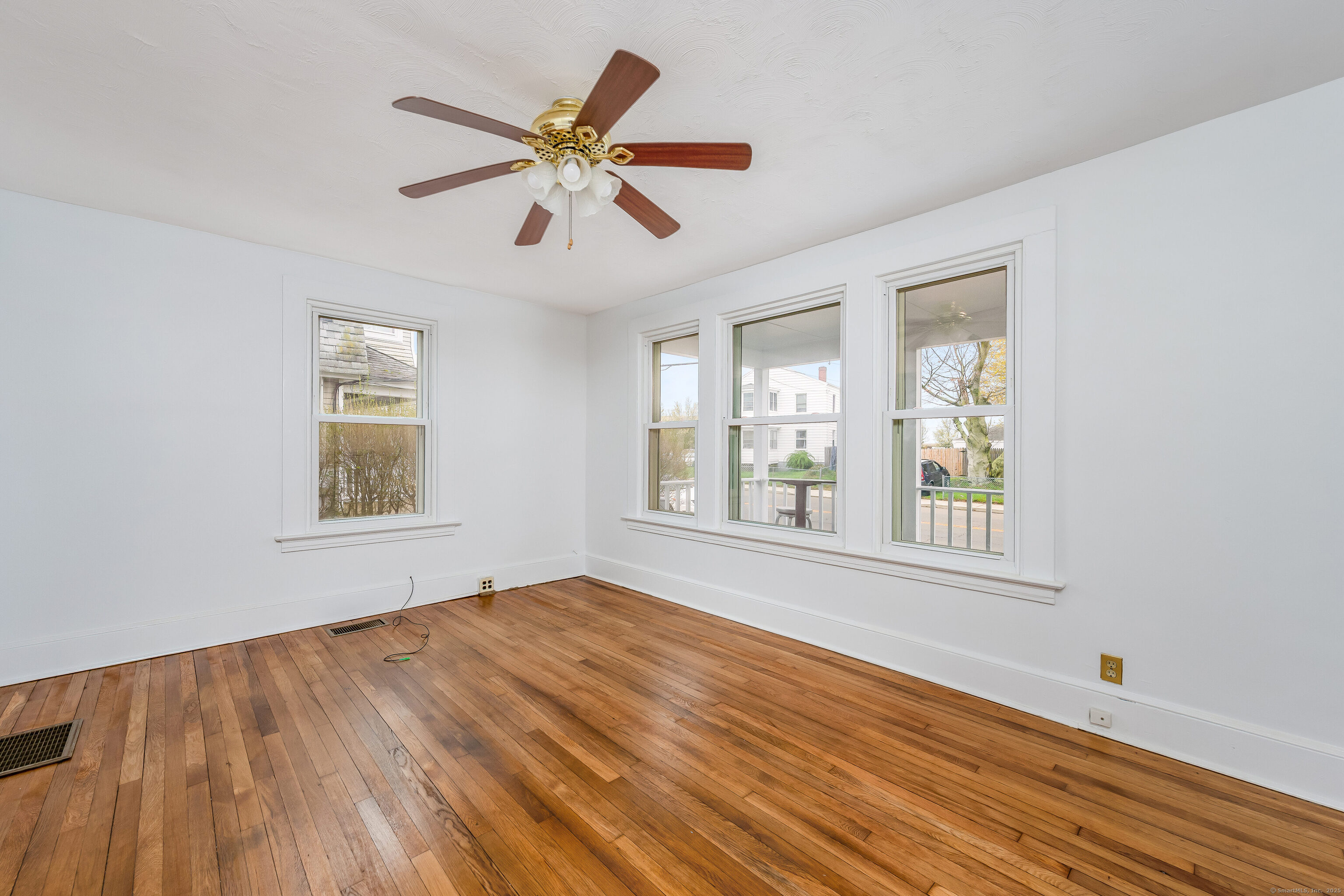 New Haven, Connecticut 06512, United States, 5 Bedrooms Bedrooms, ,3 BathroomsBathrooms,Residential,Pending,115338