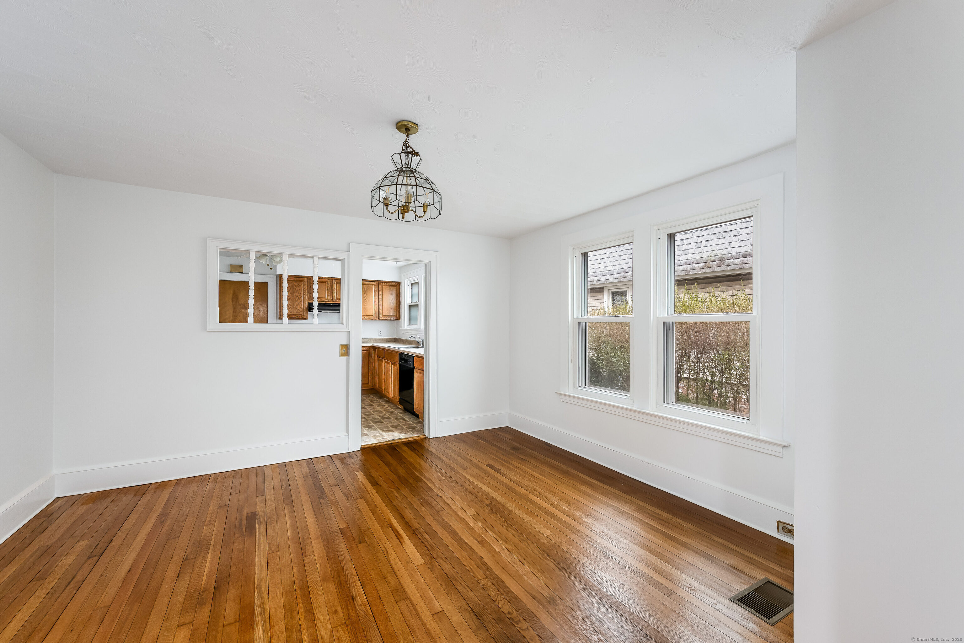 New Haven, Connecticut 06512, United States, 5 Bedrooms Bedrooms, ,3 BathroomsBathrooms,Residential,Pending,115338