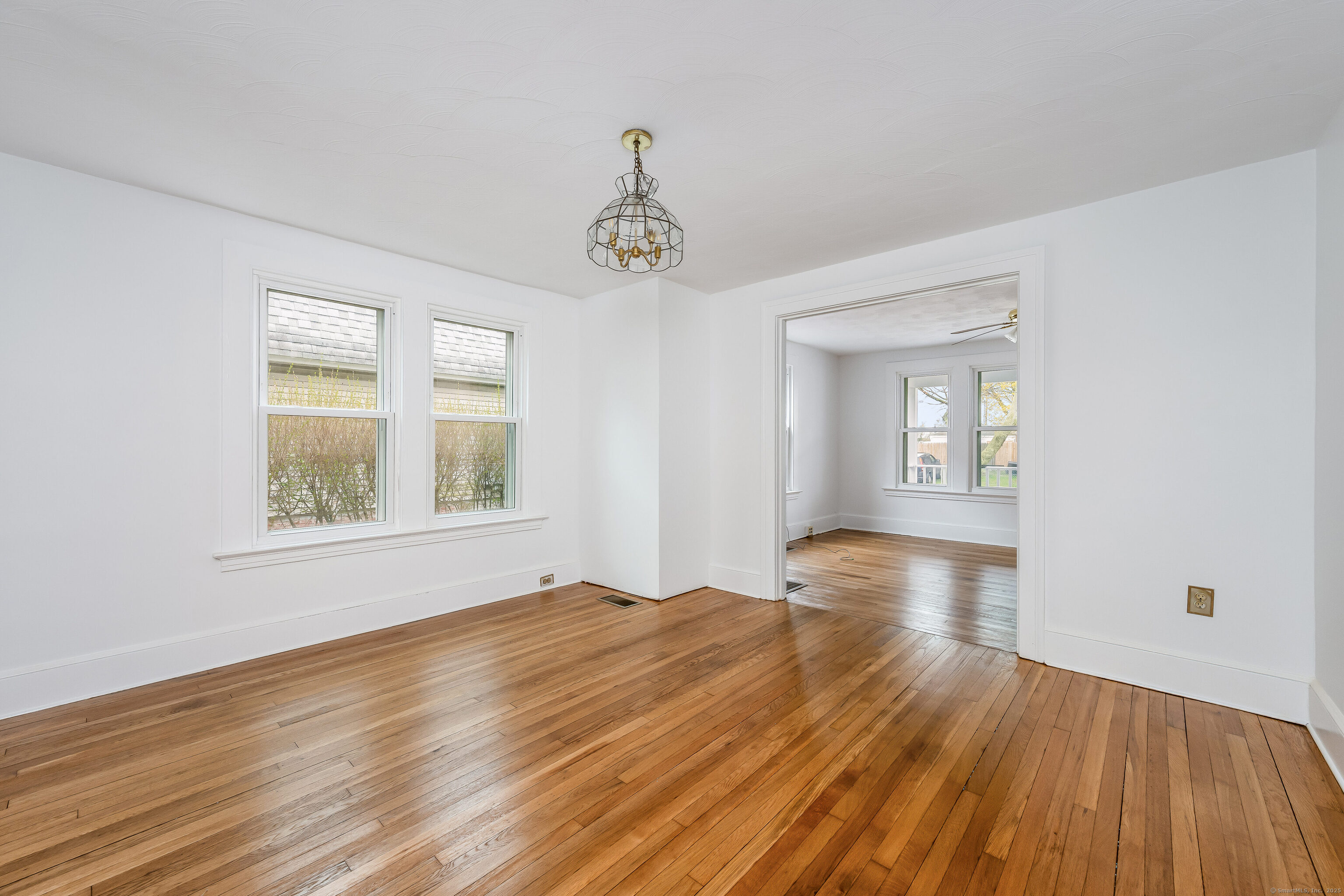 New Haven, Connecticut 06512, United States, 5 Bedrooms Bedrooms, ,3 BathroomsBathrooms,Residential,Pending,115338