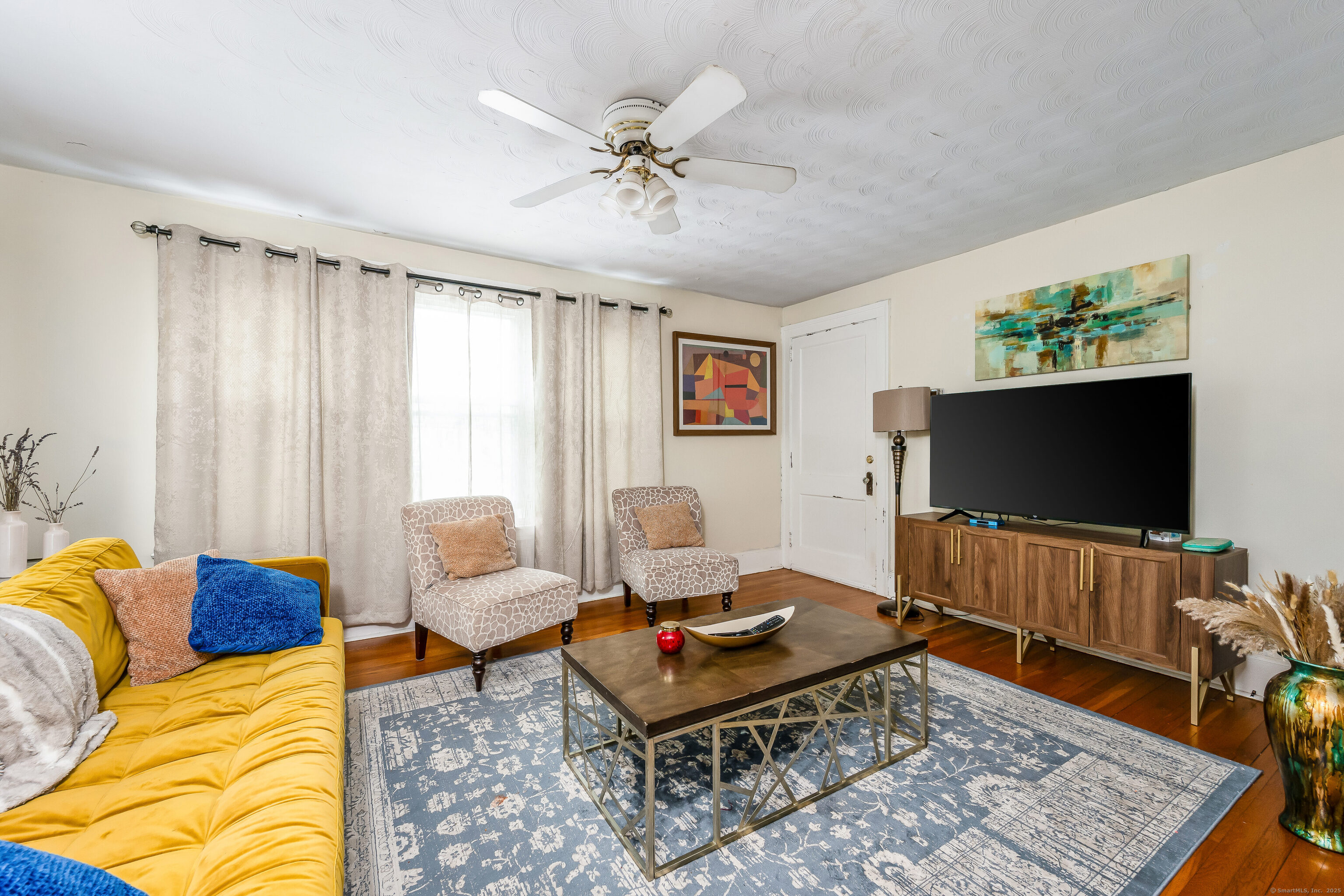 New Haven, Connecticut 06512, United States, 5 Bedrooms Bedrooms, ,3 BathroomsBathrooms,Residential,Pending,115338