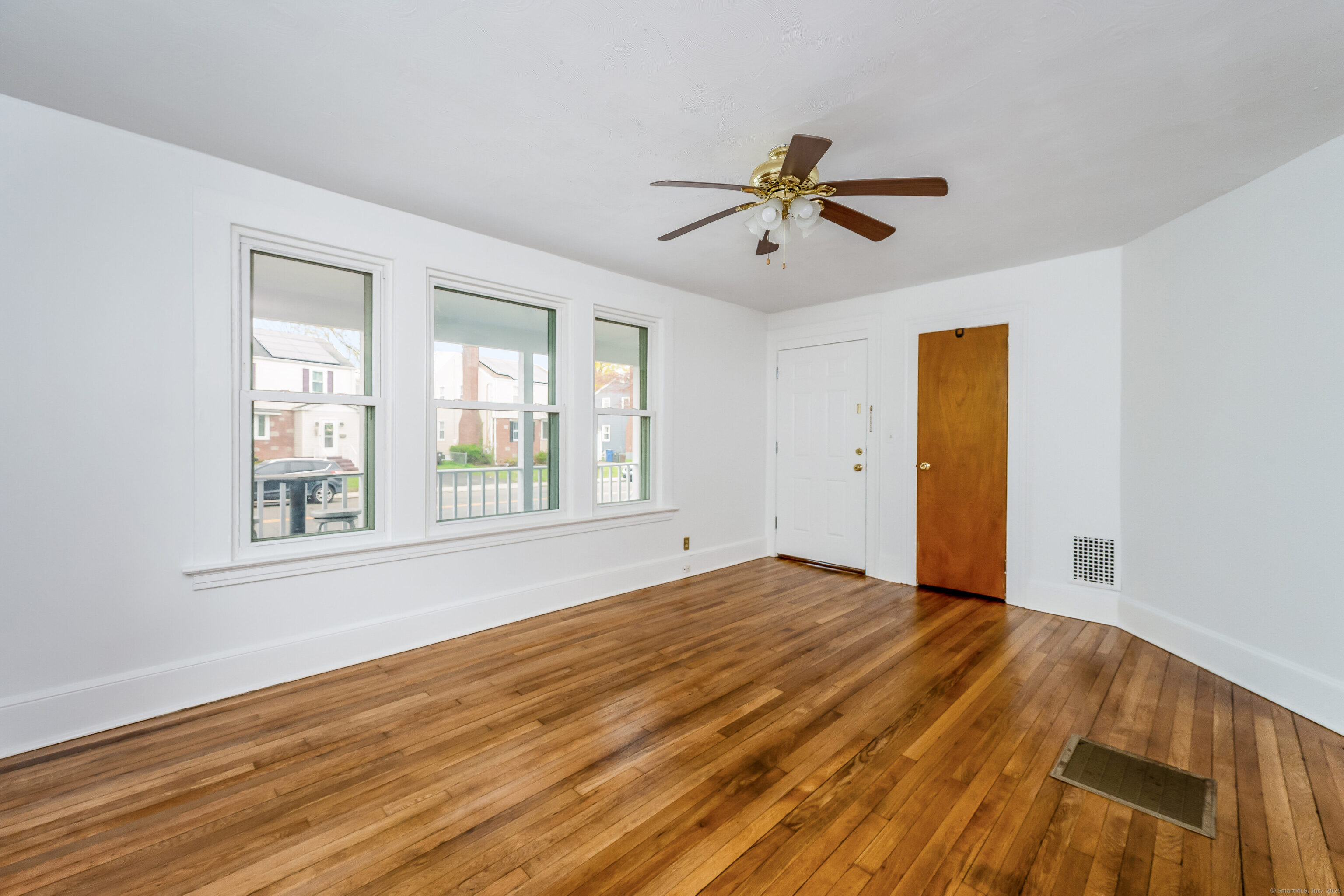 New Haven, Connecticut 06512, United States, 5 Bedrooms Bedrooms, ,3 BathroomsBathrooms,Residential,Pending,115338