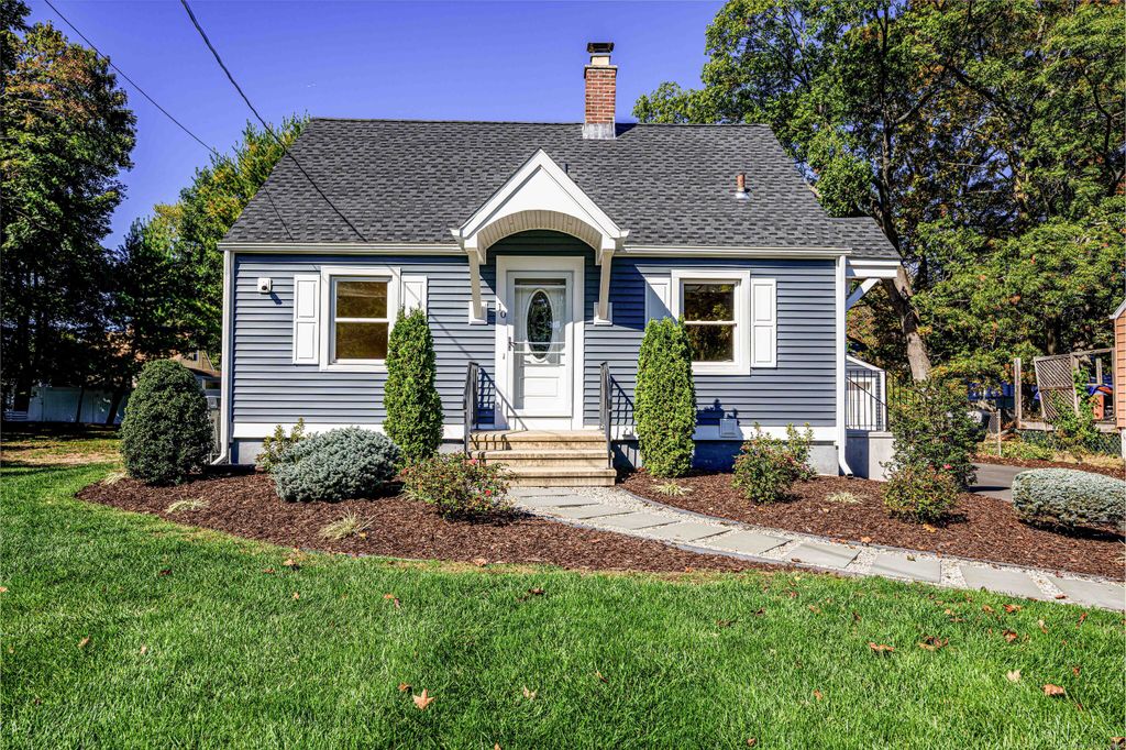 Photo of 10 Mathew Lane, North Haven, CT 06473 (MLS # 24132280)