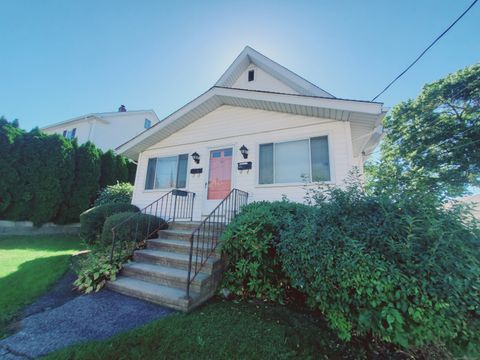 Tiny photo for 15 Robin Street, Stamford, CT 06902 (MLS # 24132948)