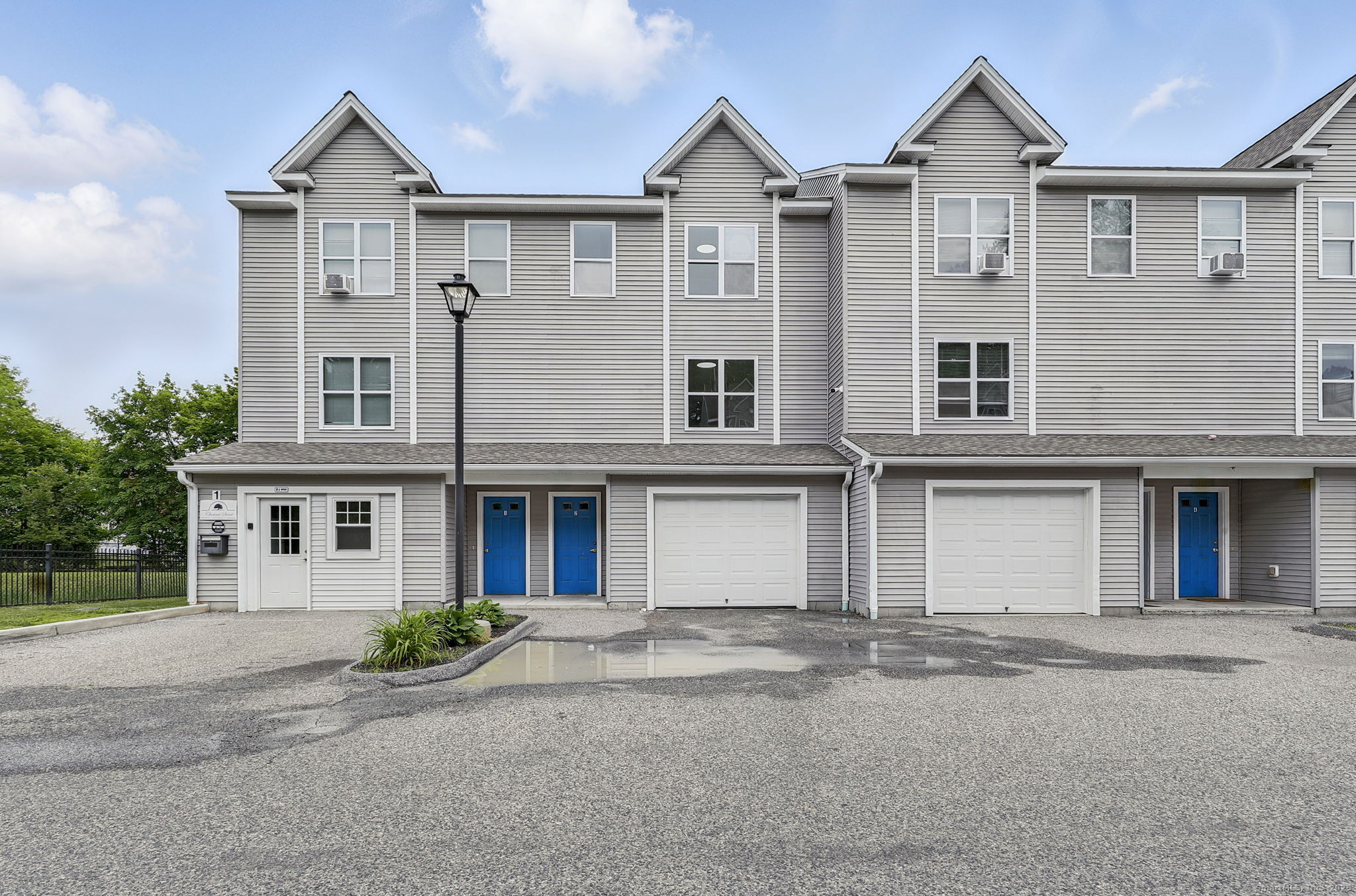 Rental Property at Chestnut St Extension 13, Danbury, Connecticut - Bedrooms: 2 
Bathrooms: 2 
Rooms: 4  - $2,950 MO.