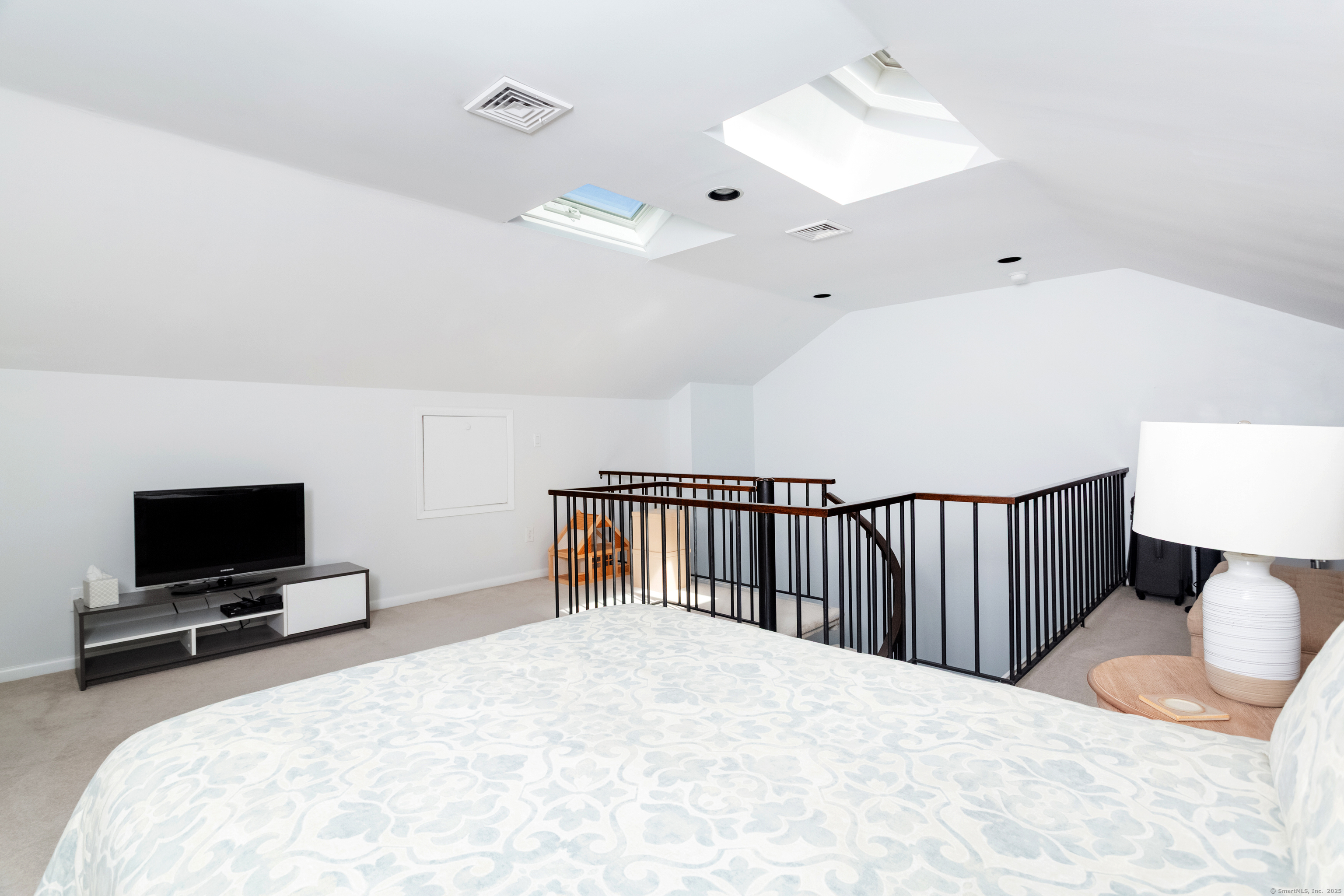 Stamford, Connecticut 06905, United States, 2 Bedrooms Bedrooms, ,3 BathroomsBathrooms,Residential,Active,201493