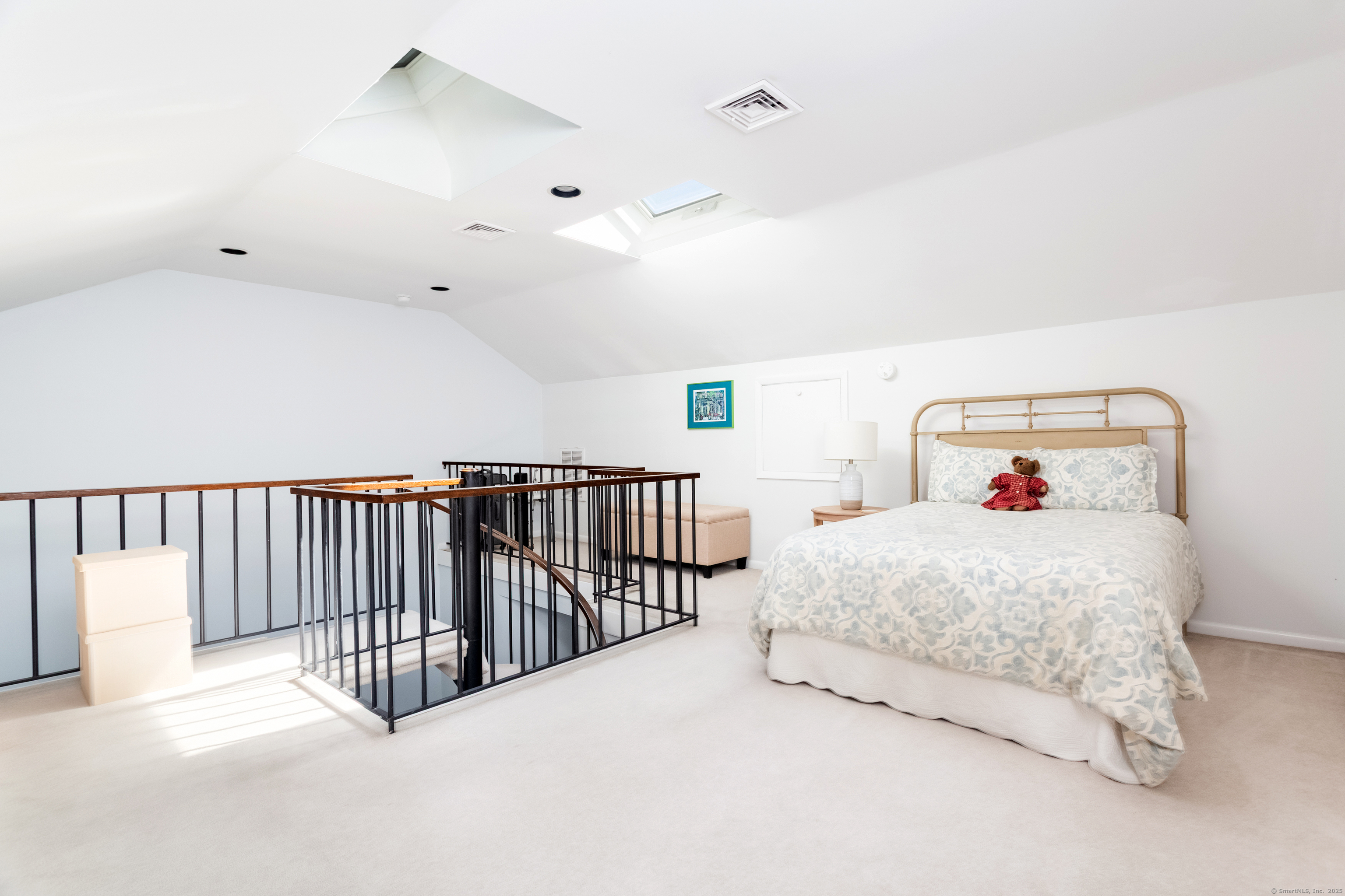 Stamford, Connecticut 06905, United States, 2 Bedrooms Bedrooms, ,3 BathroomsBathrooms,Residential,Active,201493