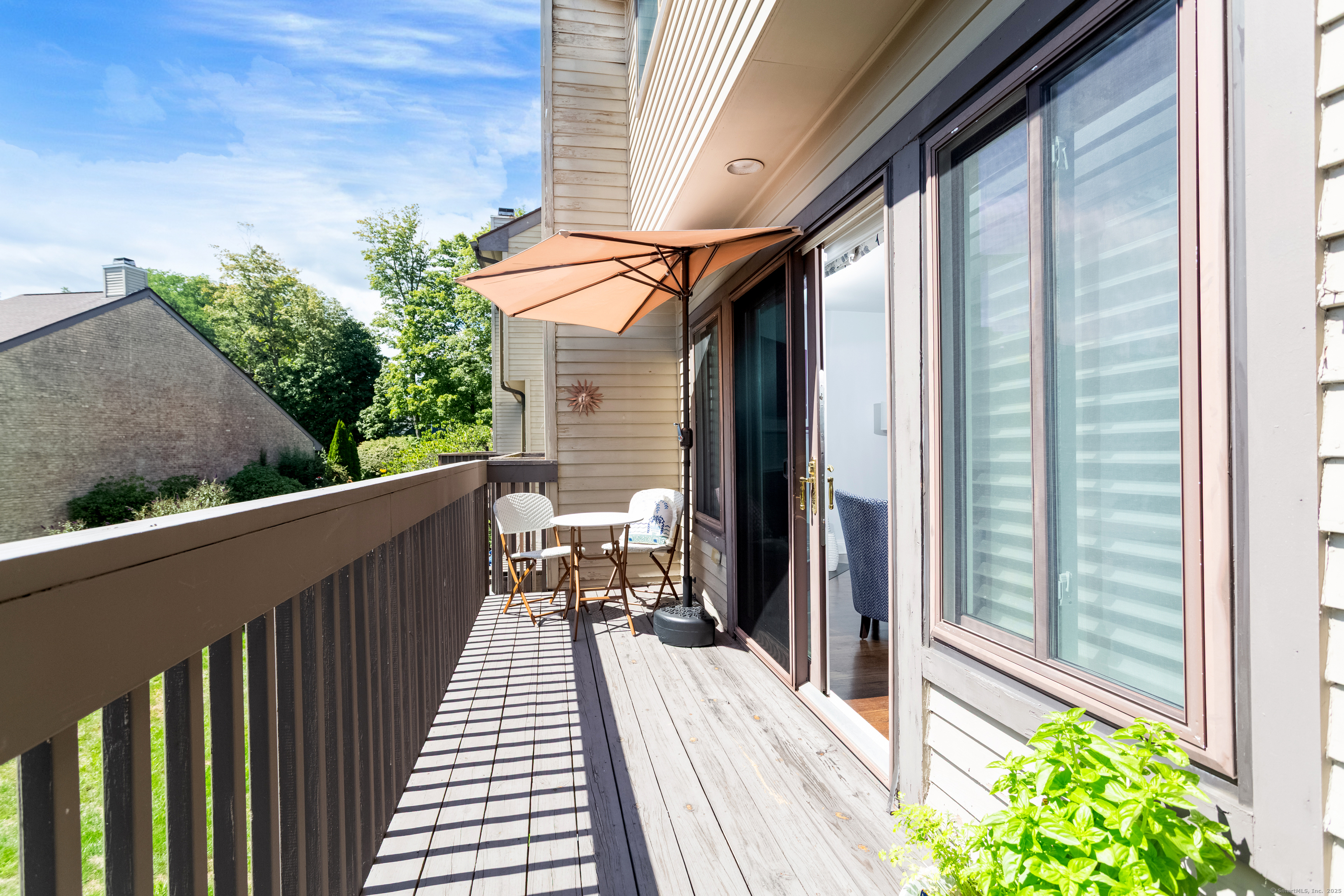 Stamford, Connecticut 06905, United States, 2 Bedrooms Bedrooms, ,3 BathroomsBathrooms,Residential,Active,201493