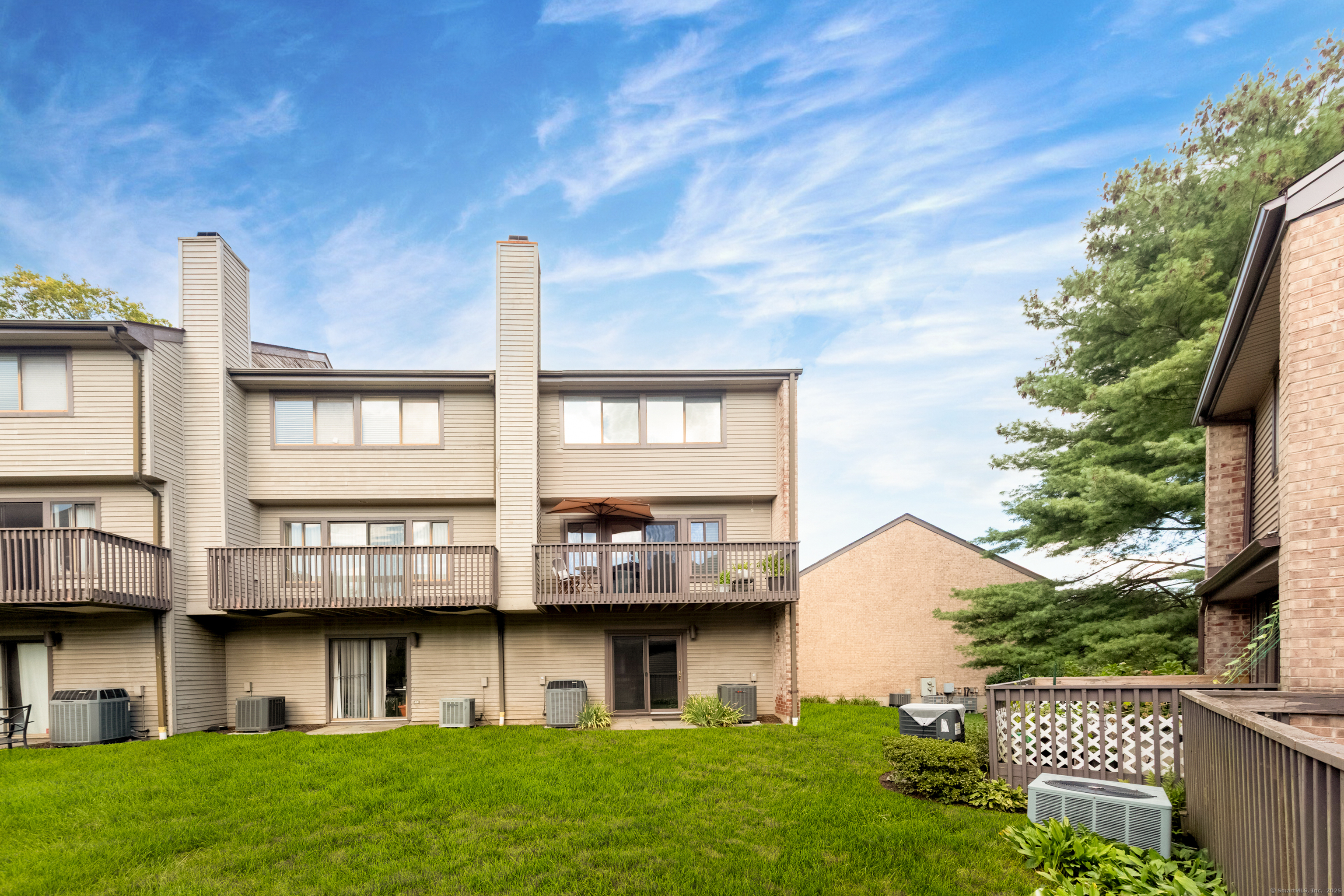 Stamford, Connecticut 06905, United States, 2 Bedrooms Bedrooms, ,3 BathroomsBathrooms,Residential,Active,201493