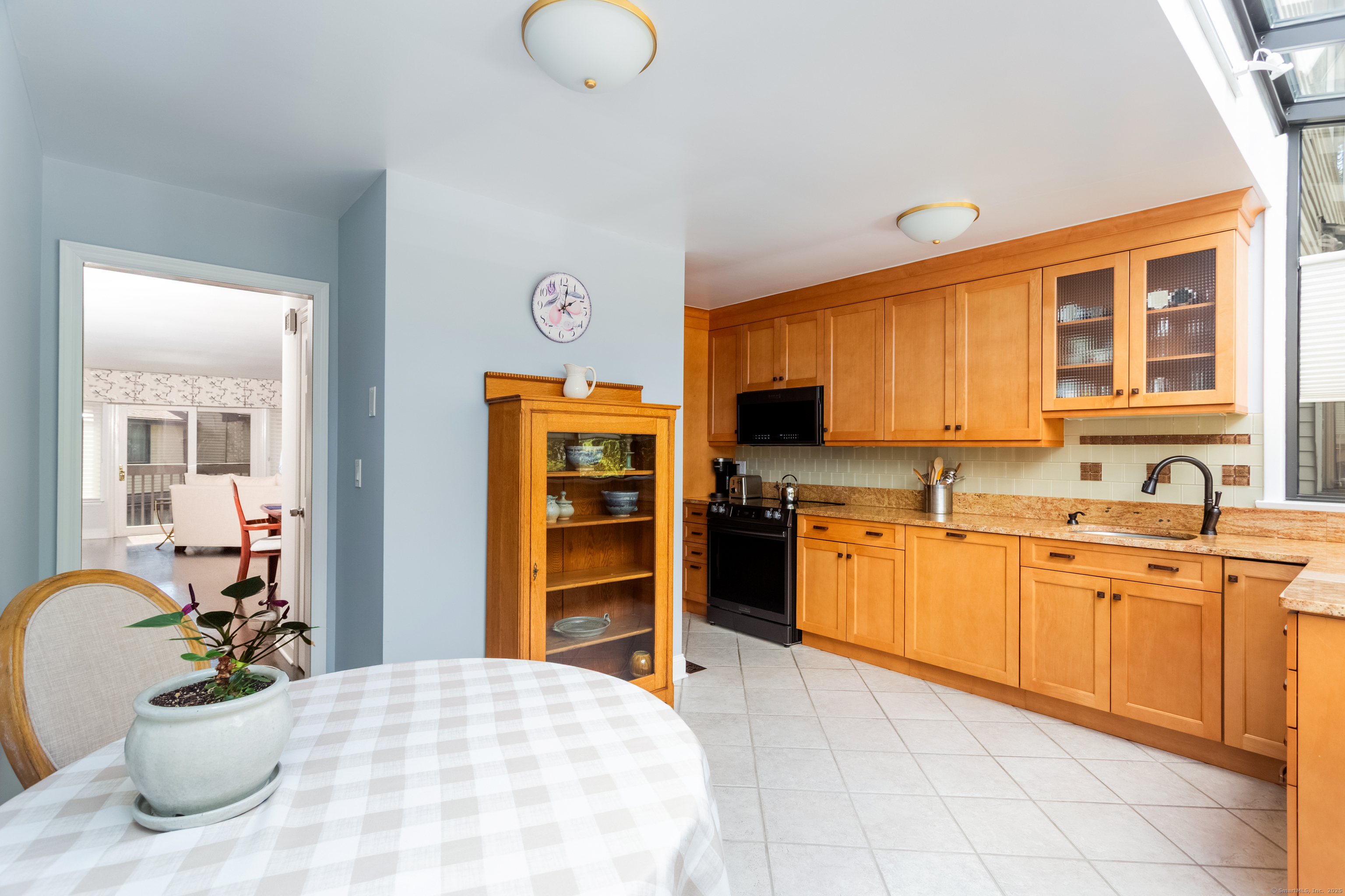 Stamford, Connecticut 06905, United States, 2 Bedrooms Bedrooms, ,3 BathroomsBathrooms,Residential,Active,201493