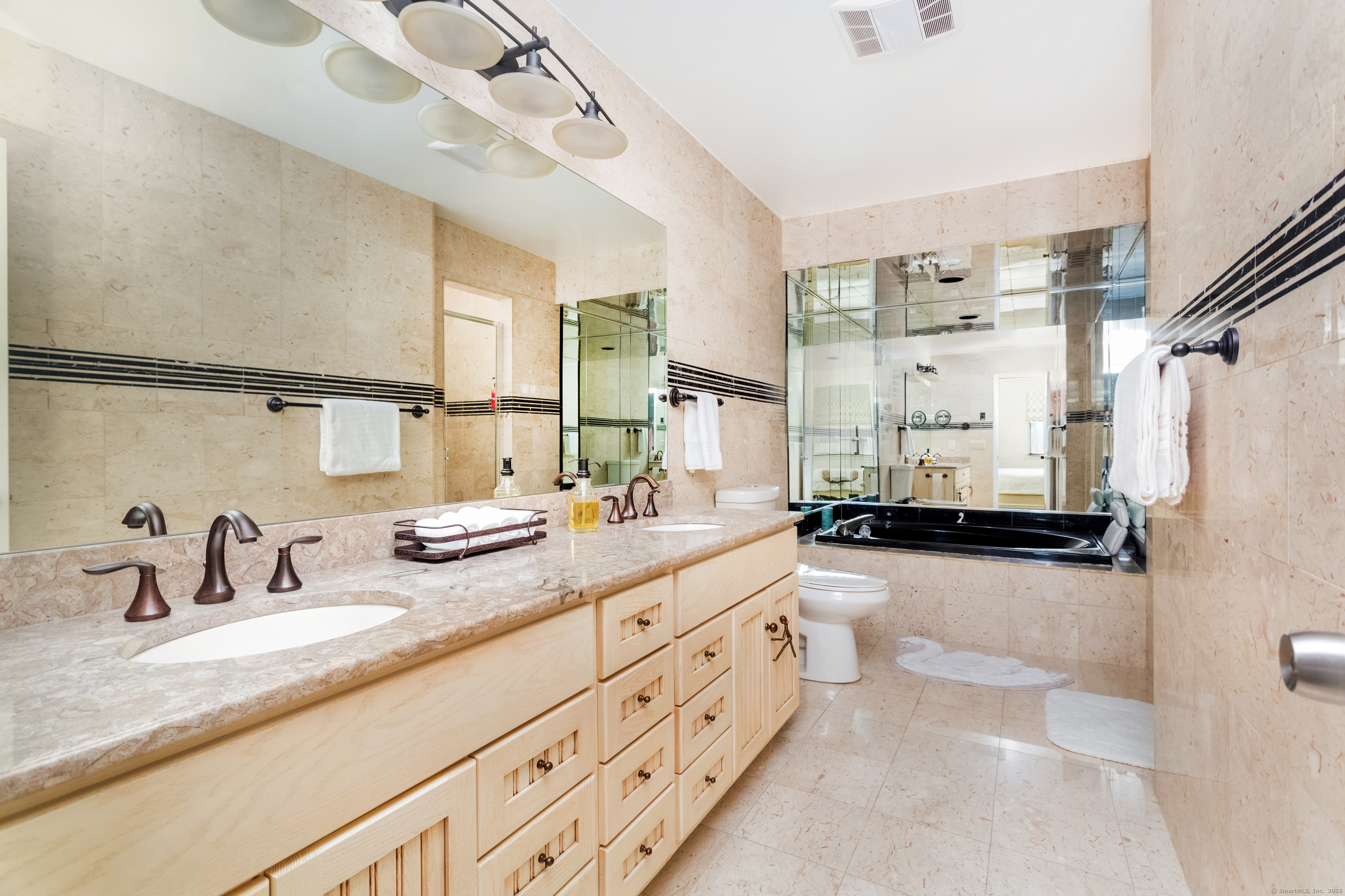 Stamford, Connecticut 06905, United States, 2 Bedrooms Bedrooms, ,3 BathroomsBathrooms,Residential,Active,201493