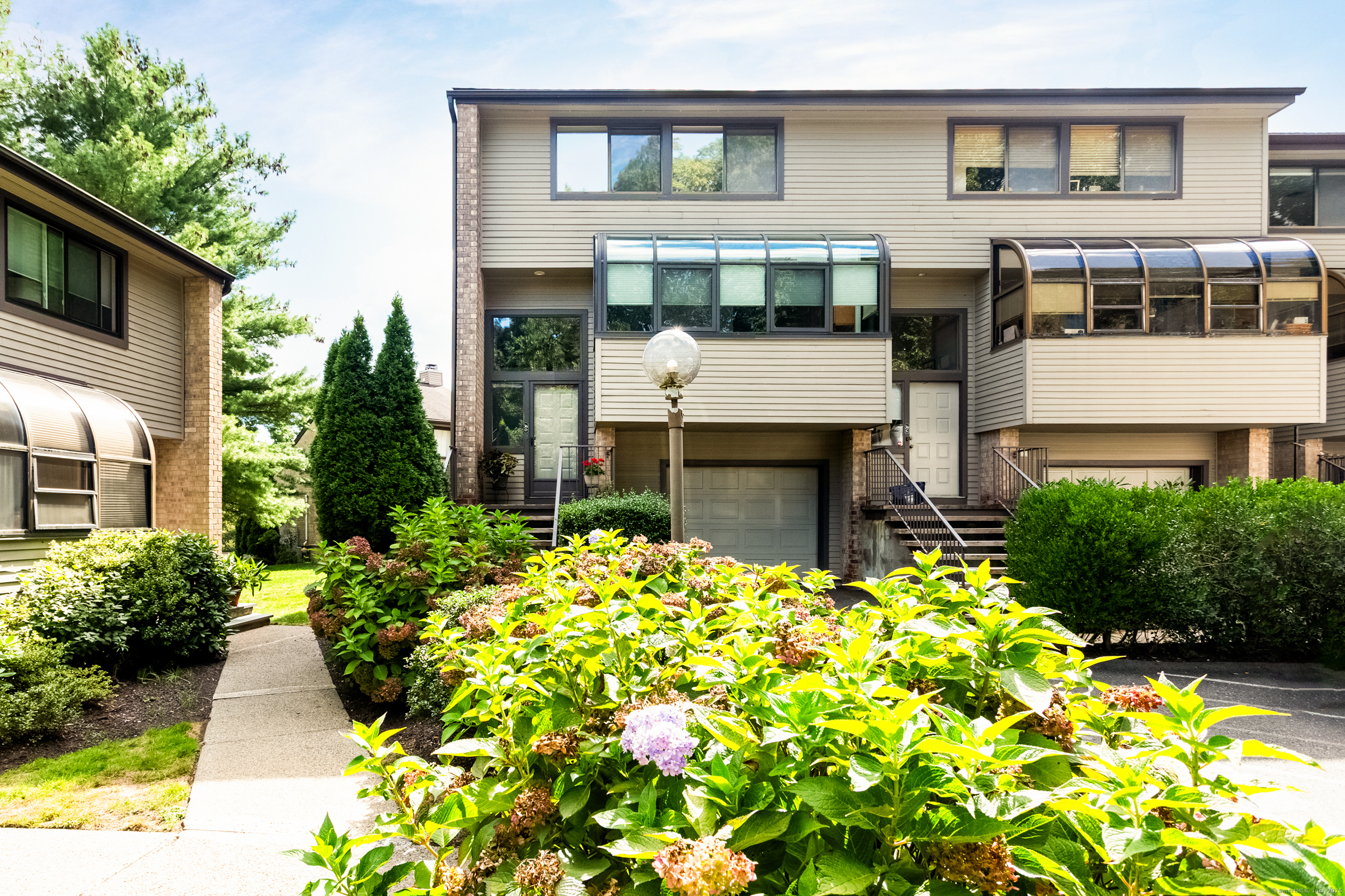 Stamford, Connecticut 06905, United States, 2 Bedrooms Bedrooms, ,3 BathroomsBathrooms,Residential,Active,201493