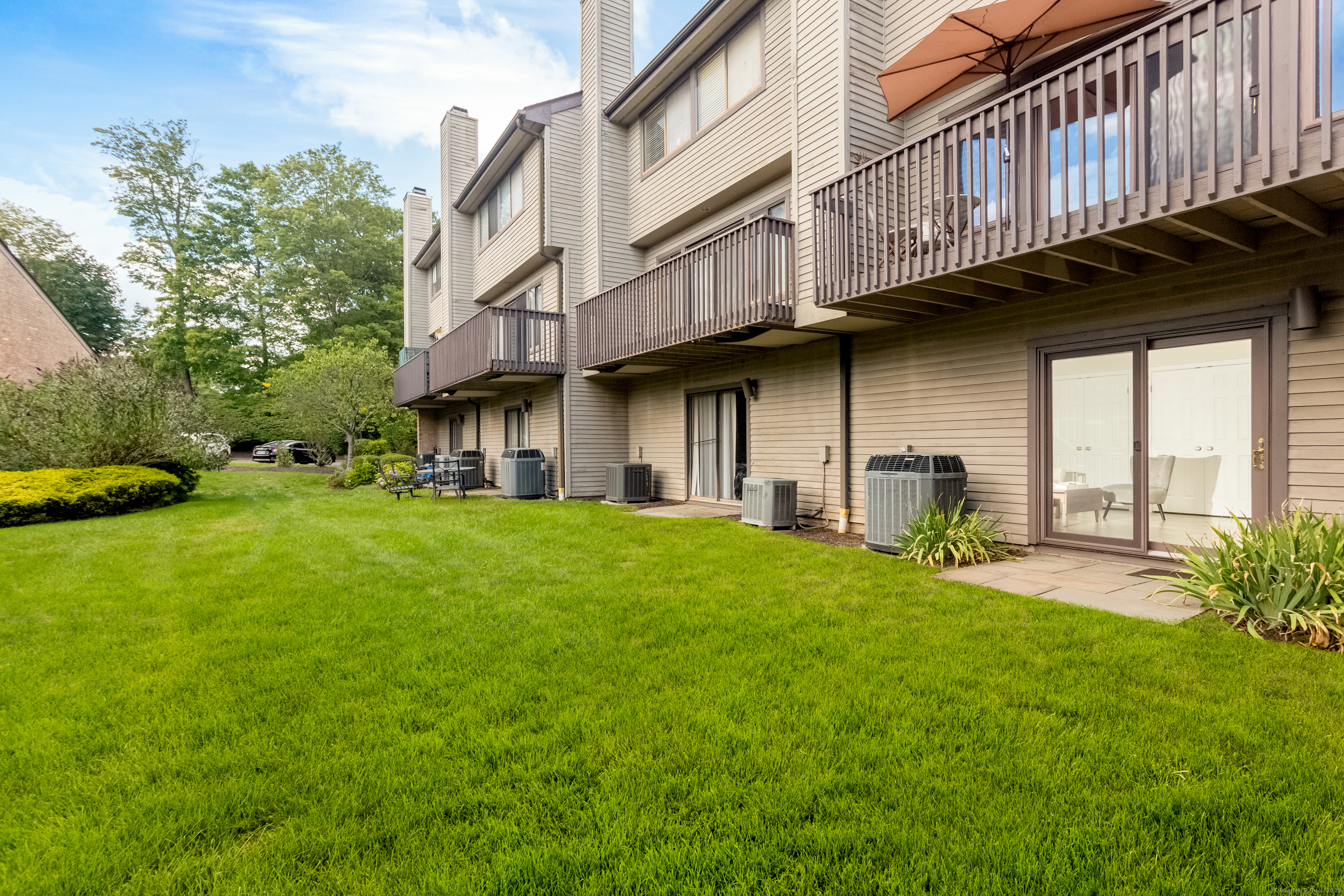 Stamford, Connecticut 06905, United States, 2 Bedrooms Bedrooms, ,3 BathroomsBathrooms,Residential,Active,201493