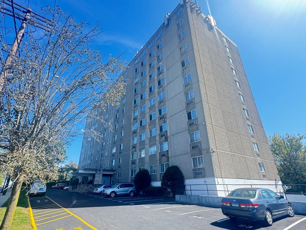Photo of 120 Huntington Turnpike #801, Bridgeport, CT 06610 (MLS # 24128084)