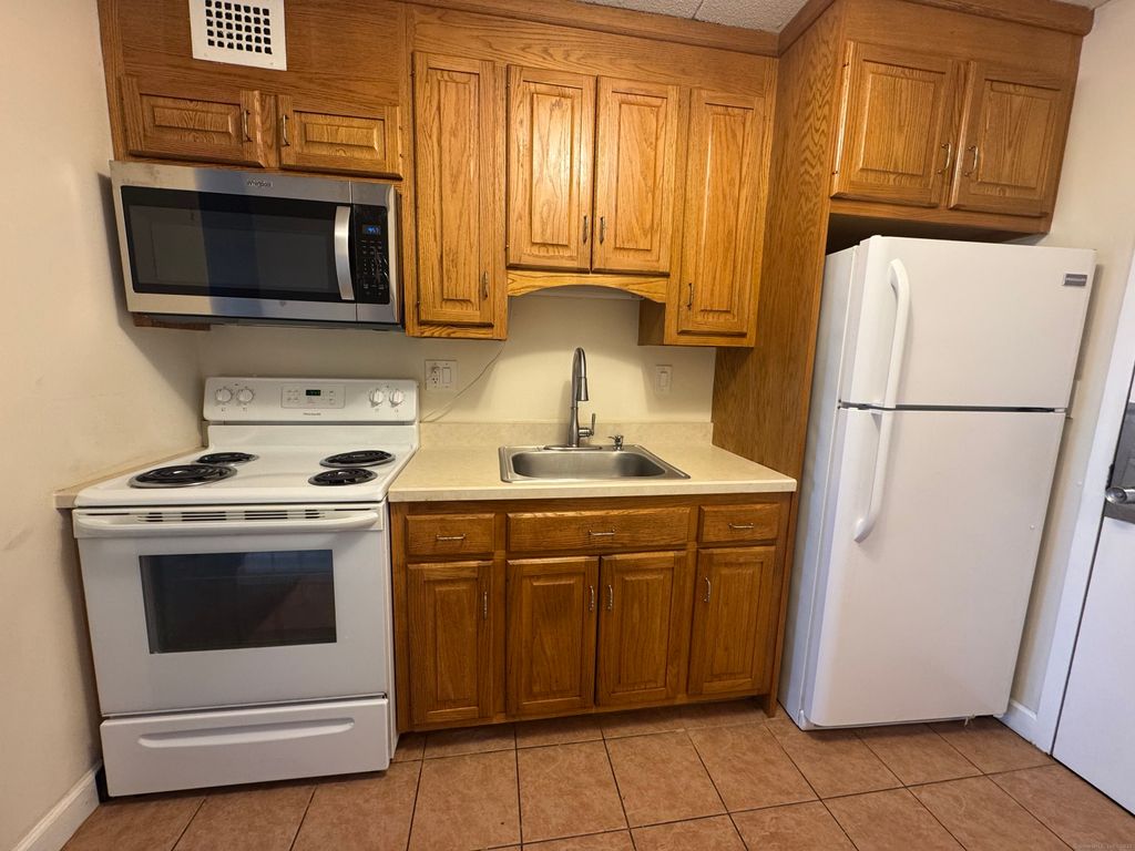 Photo of 120 Huntington Turnpike #801, Bridgeport, CT 06610 (MLS # 24128084)