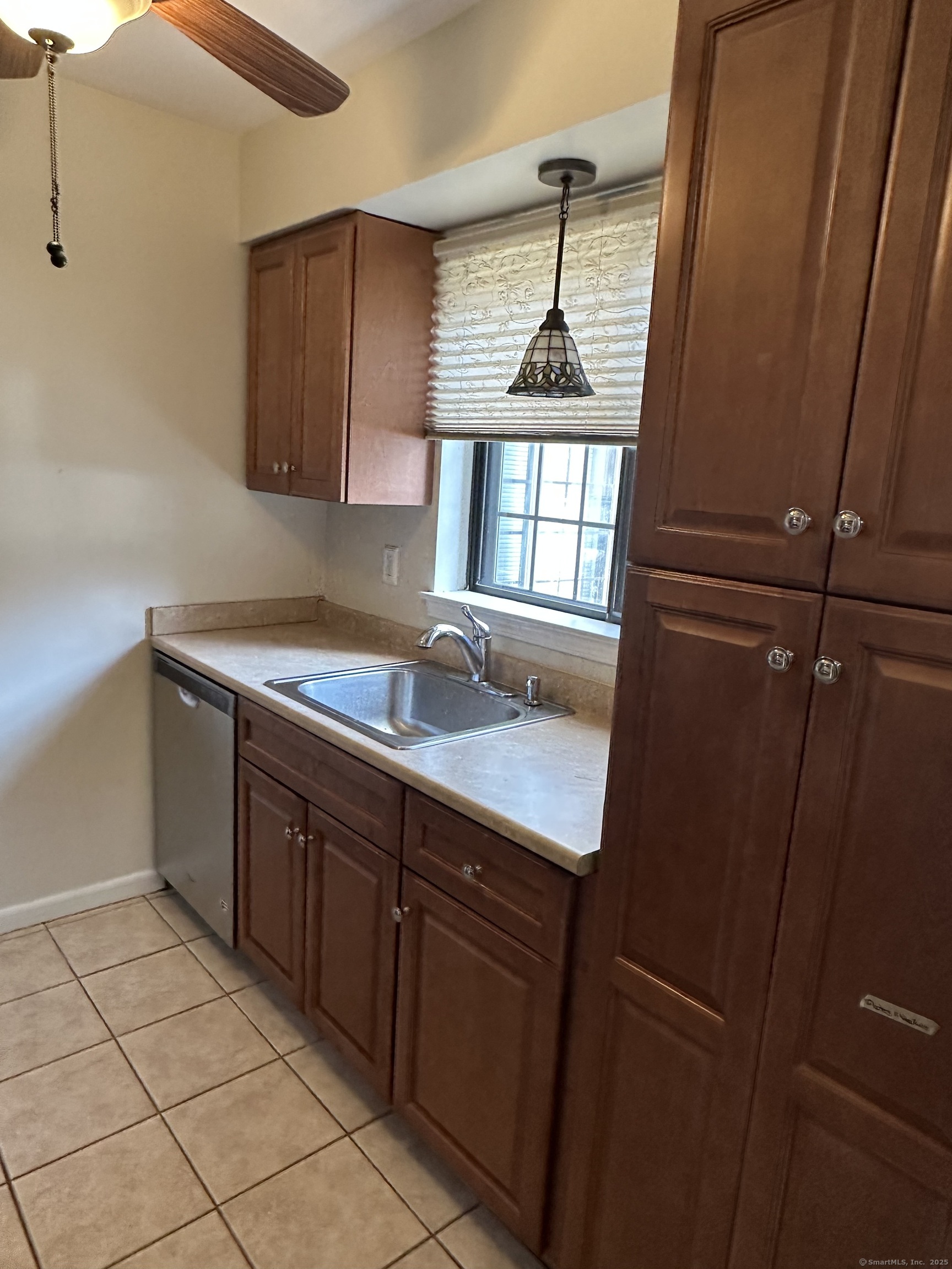 575 Swanson Crescent #575, Milford, Connecticut image 6