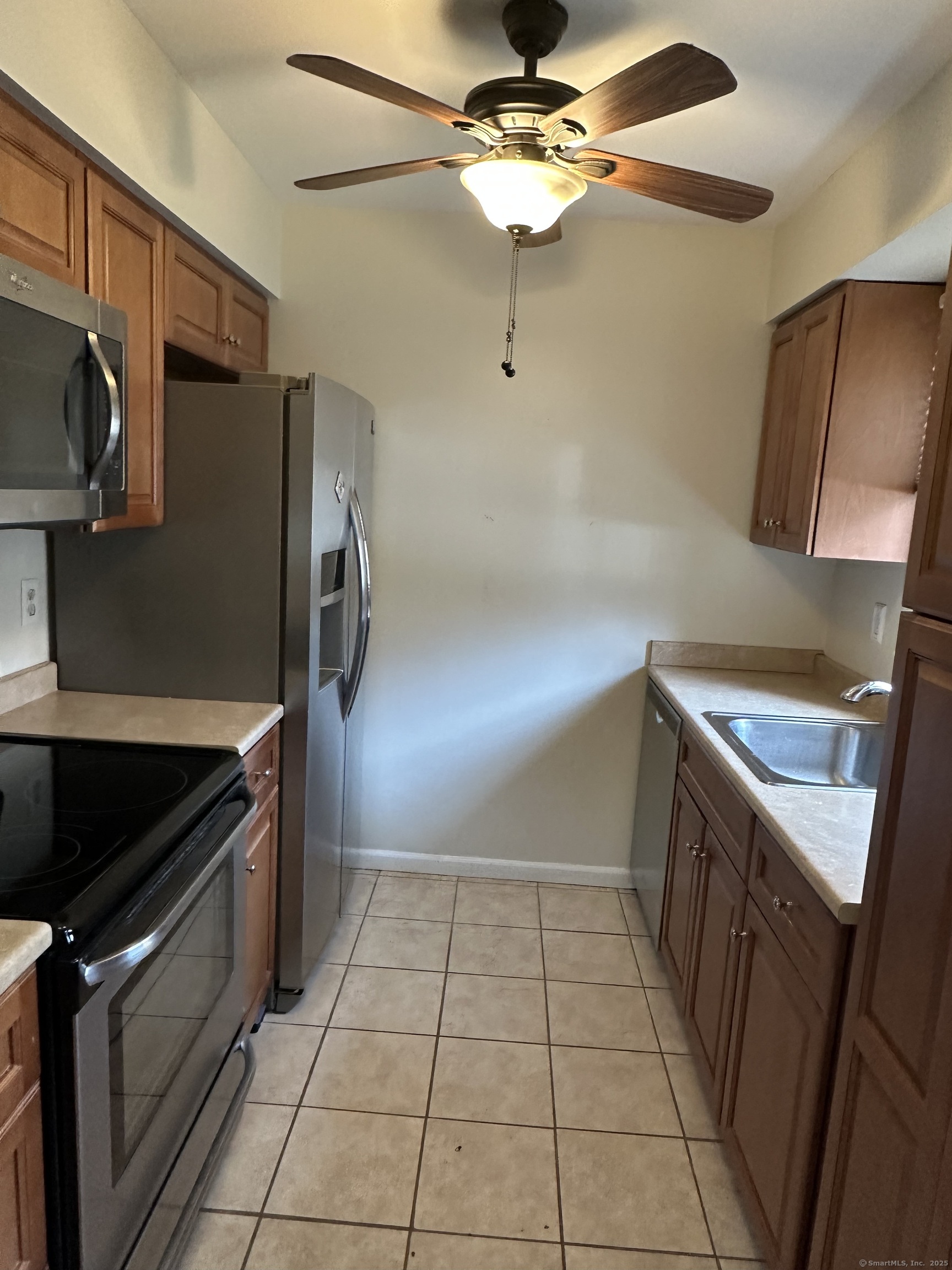 575 Swanson Crescent #575, Milford, Connecticut image 7