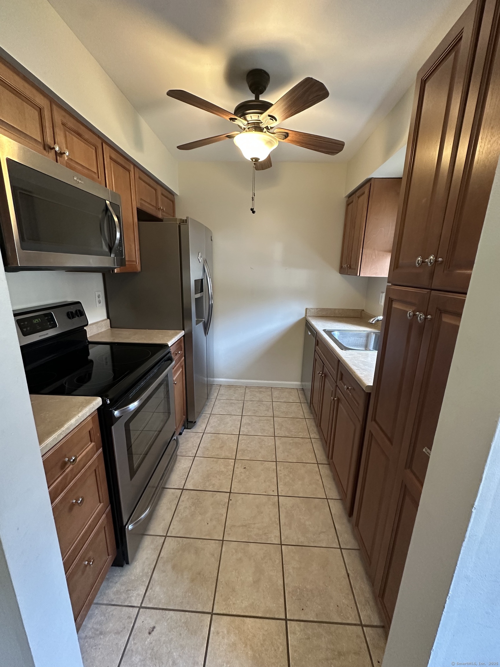 575 Swanson Crescent #575, Milford, Connecticut image 4