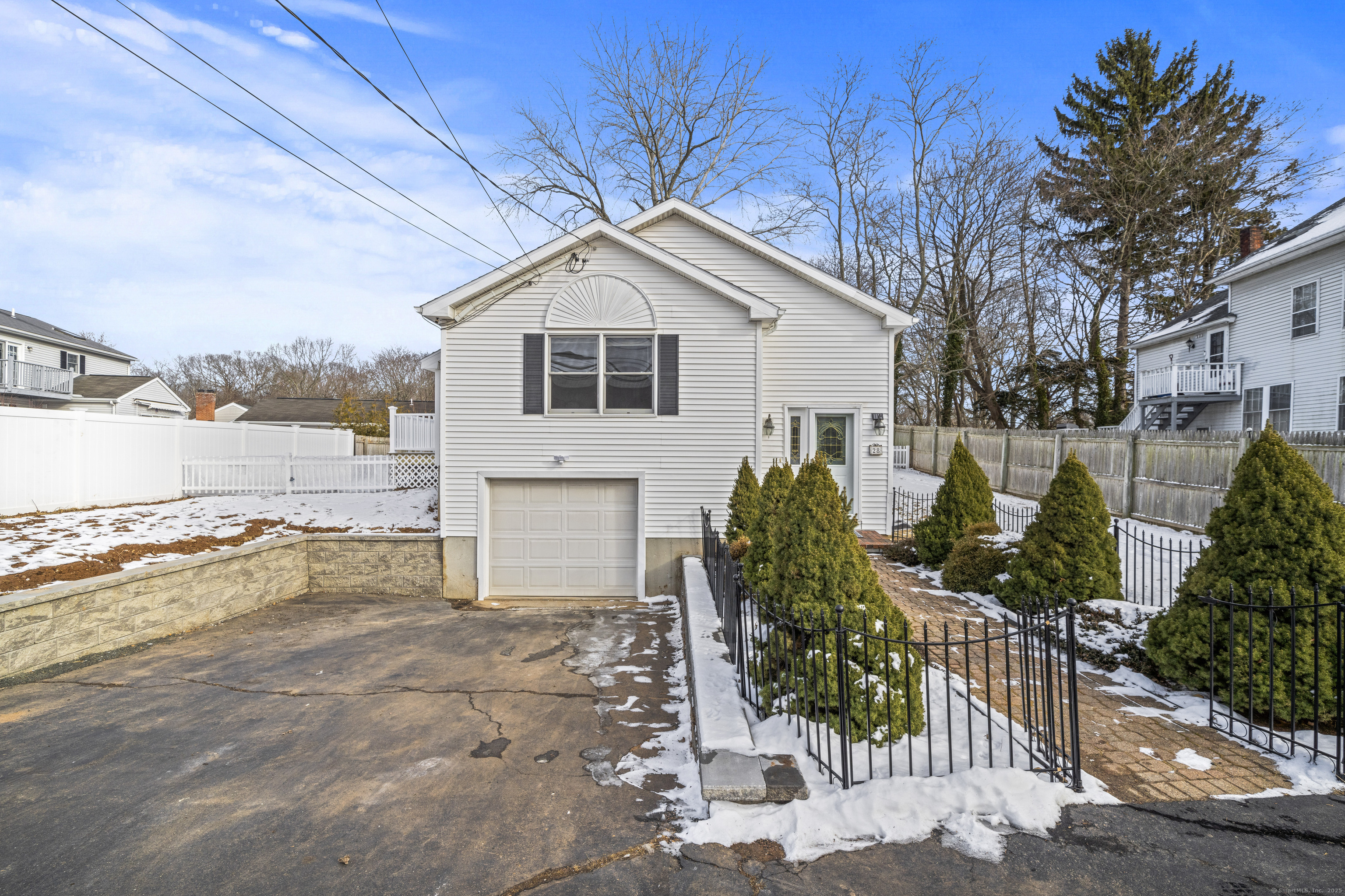 Property for Sale at 28 Short Beach Road, Branford, Connecticut - Bedrooms: 2 
Bathrooms: 1 
Rooms: 5  - $469,900