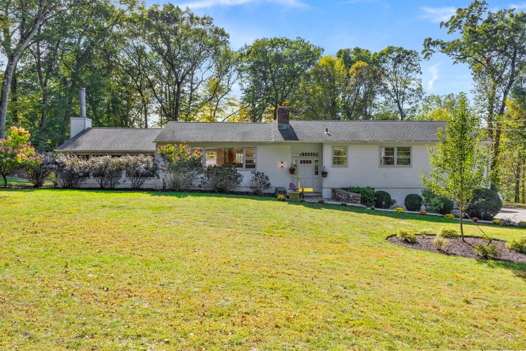 Photo of 24 Tupelo Road, Westport, CT 06880 (MLS # 24129904)