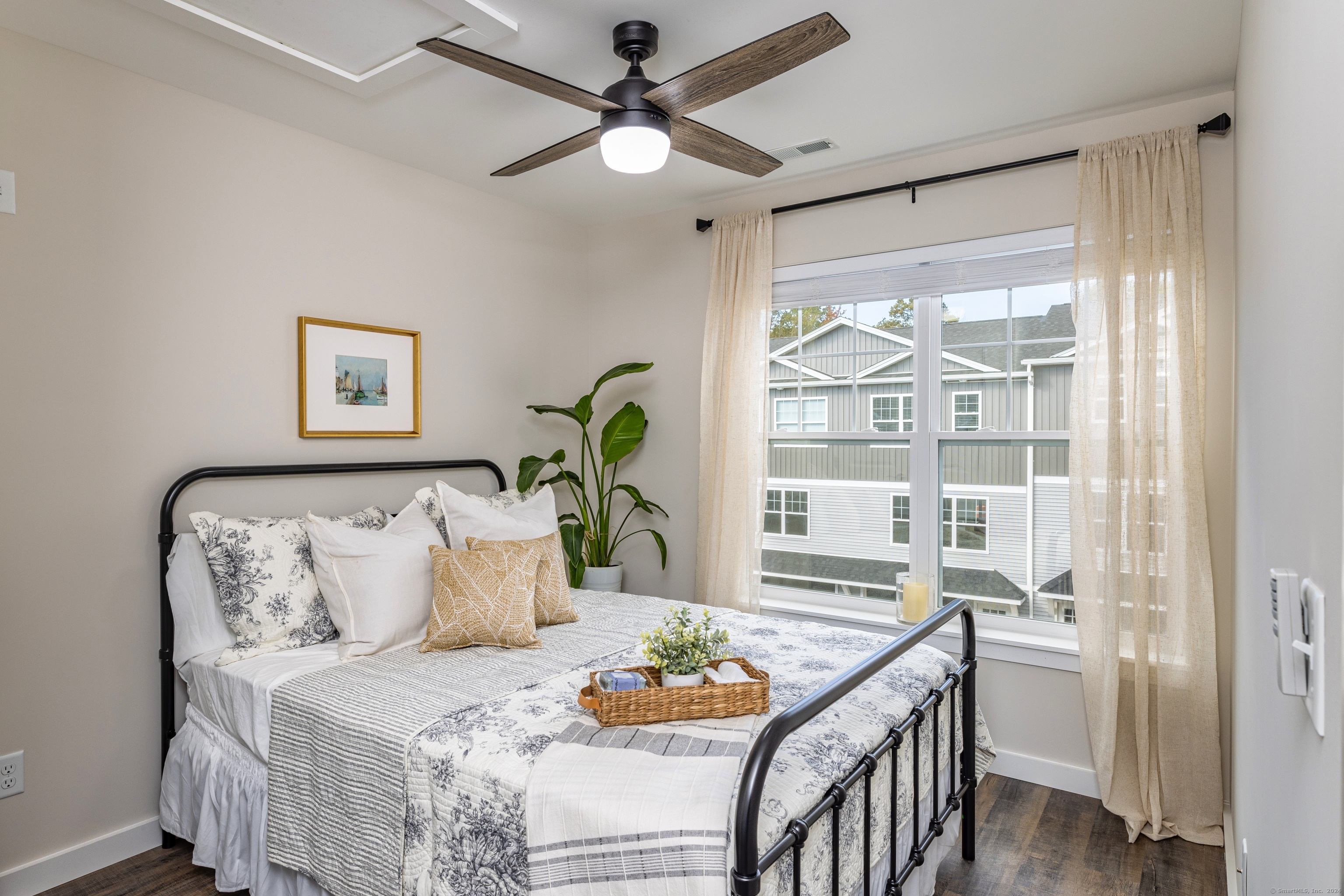 East Lyme, Connecticut 06357, United States, 3 Bedrooms Bedrooms, ,3 BathroomsBathrooms,Residential,Active,211315