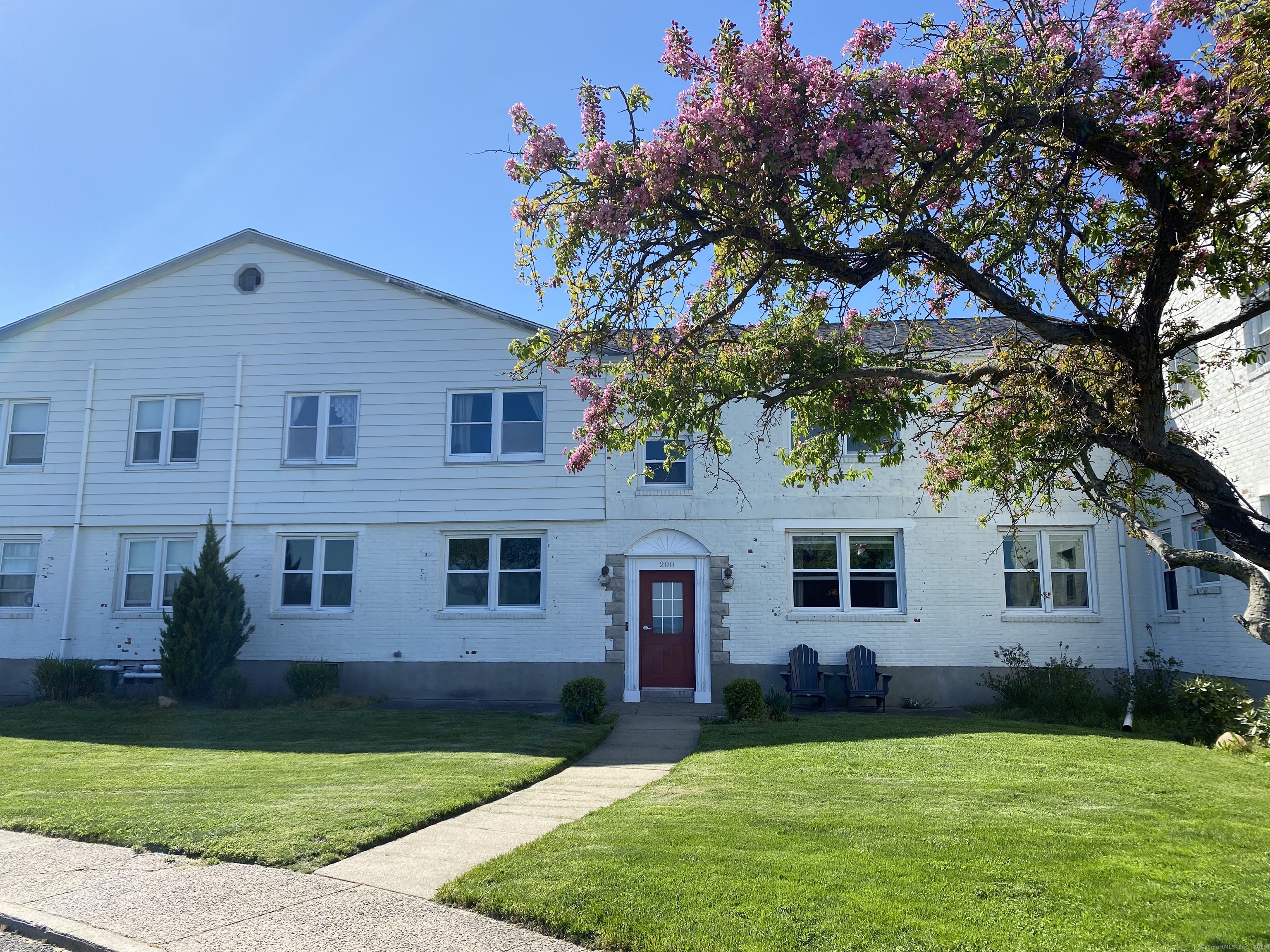 Point Beach Drive Apt 4B, Milford, Connecticut - 2 Bedrooms  
1 Bathrooms  
4 Rooms - 
