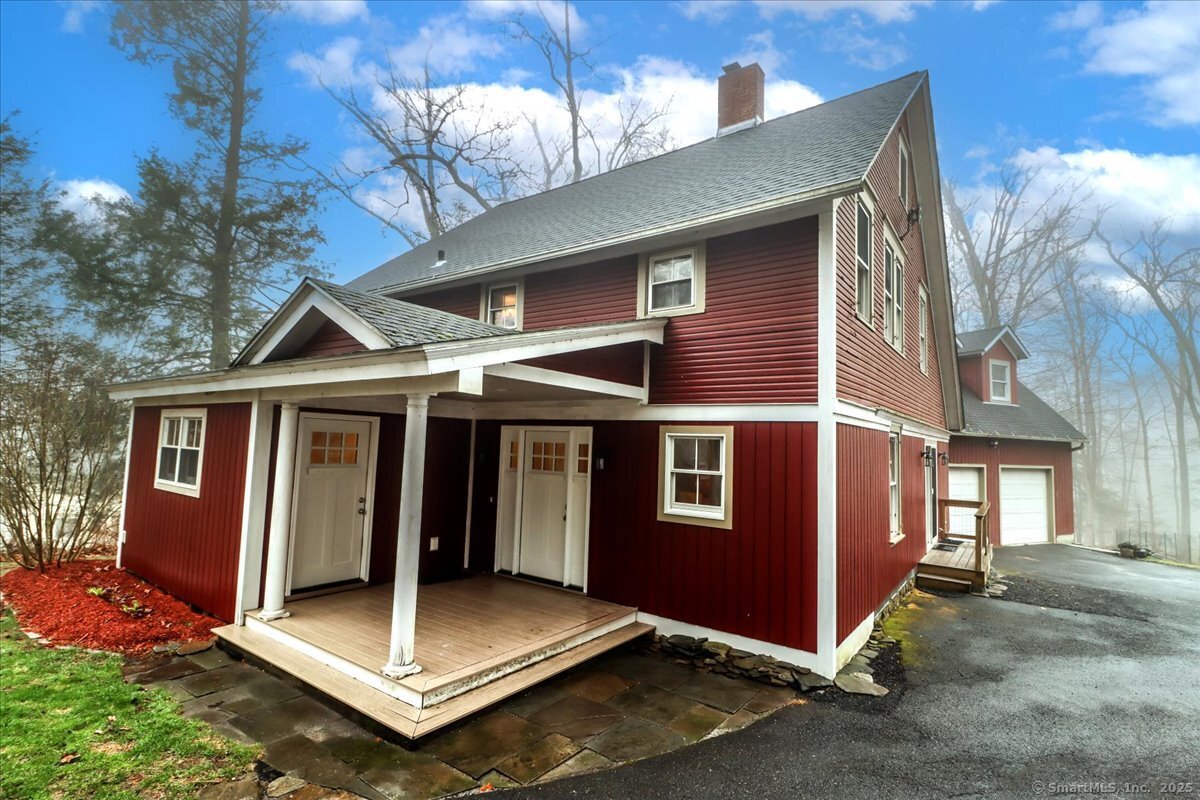 Pumpkin Hill Road, New Milford, Connecticut - 5 Bedrooms  
3 Bathrooms  
7 Rooms - 