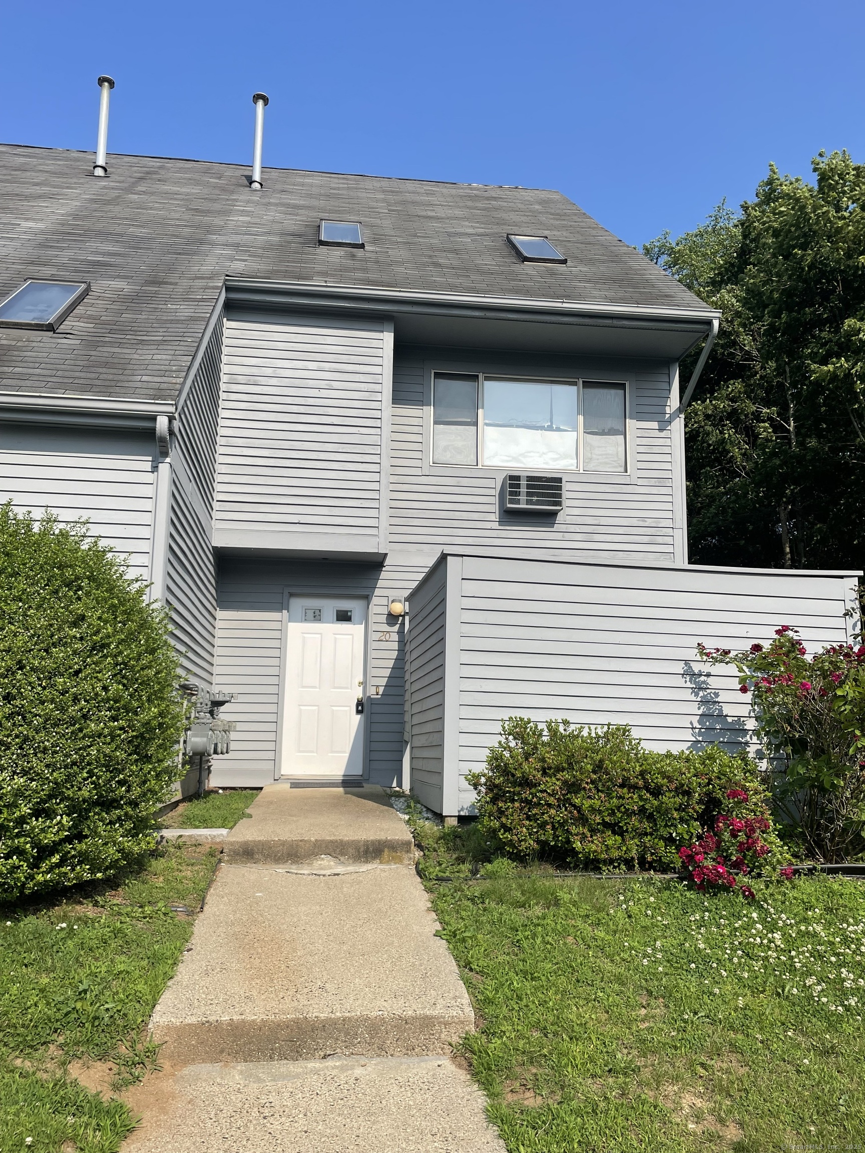Rental Property at Sundance Drive 20, Branford, Connecticut - Bedrooms: 1 
Bathrooms: 1 
Rooms: 3  - $1,585 MO.