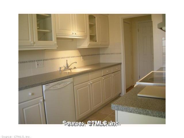Rental Property at Heritage Village B, Southbury, Connecticut - Bedrooms: 2 
Bathrooms: 2 
Rooms: 4  - $2,100 MO.