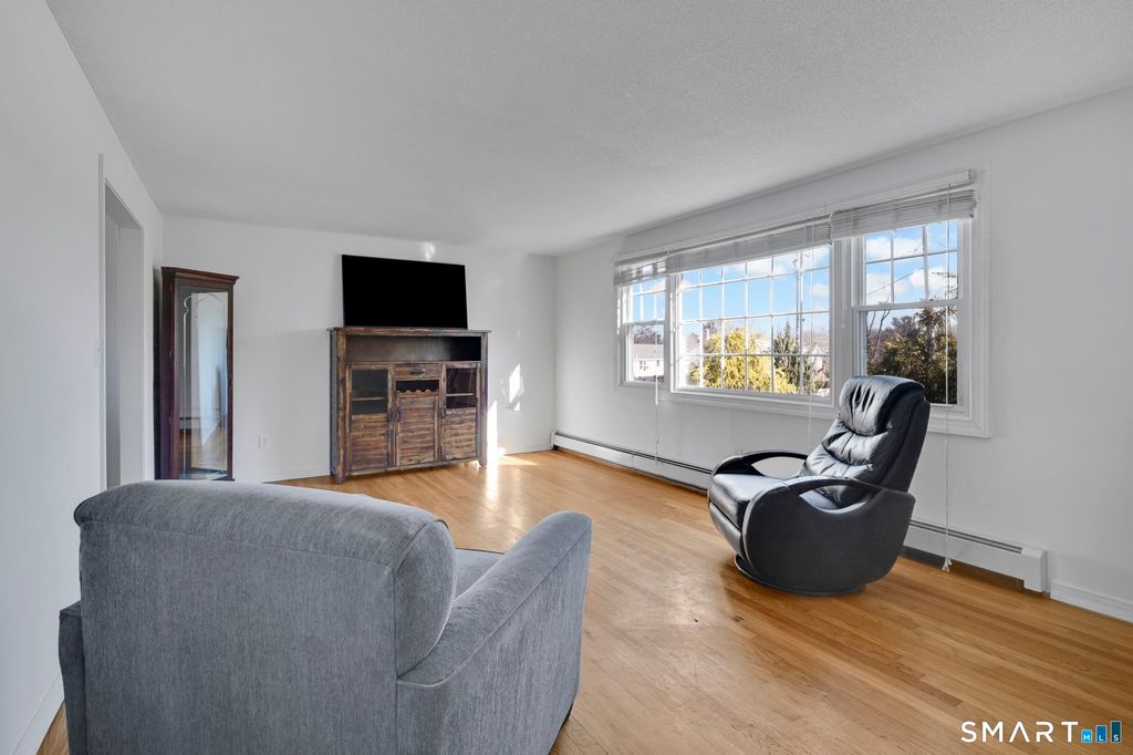 Photo of 21 Glenn Lane, West Hartford, CT 06110 (MLS # 24145571)