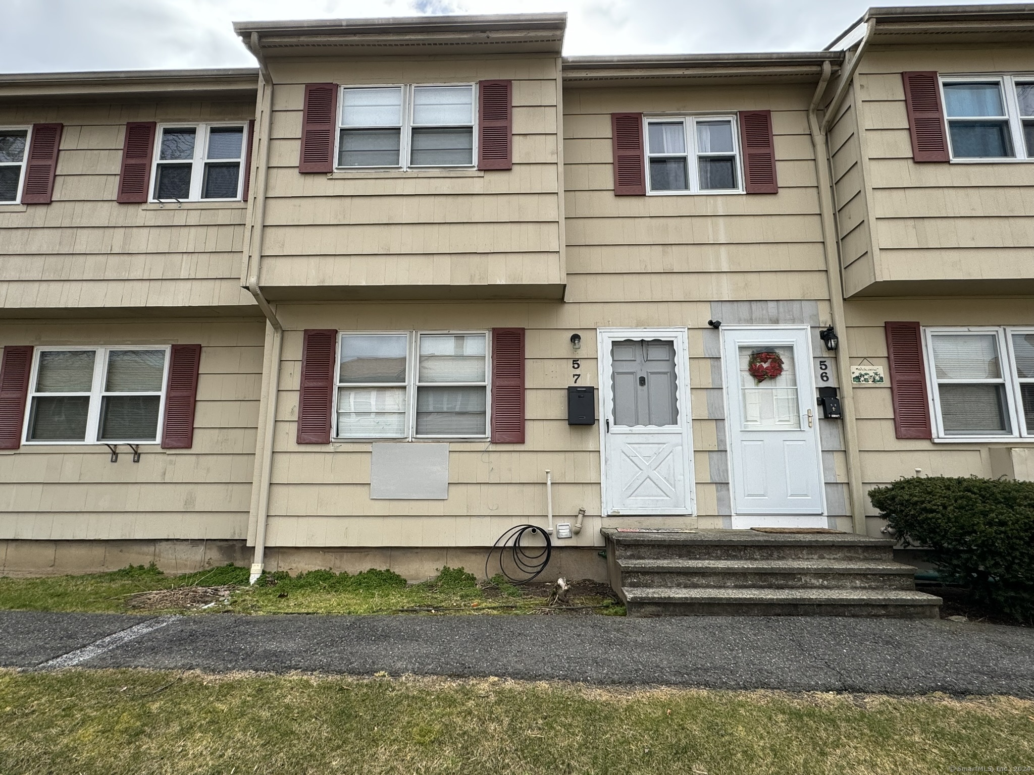 5 Ridge Road 7, Naugatuck, Connecticut - 3 Bedrooms  
2 Bathrooms  
6 Rooms - 