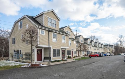 Tiny photo for 793 Federal Road #3, Brookfield, CT 06804 (MLS # 24143666)