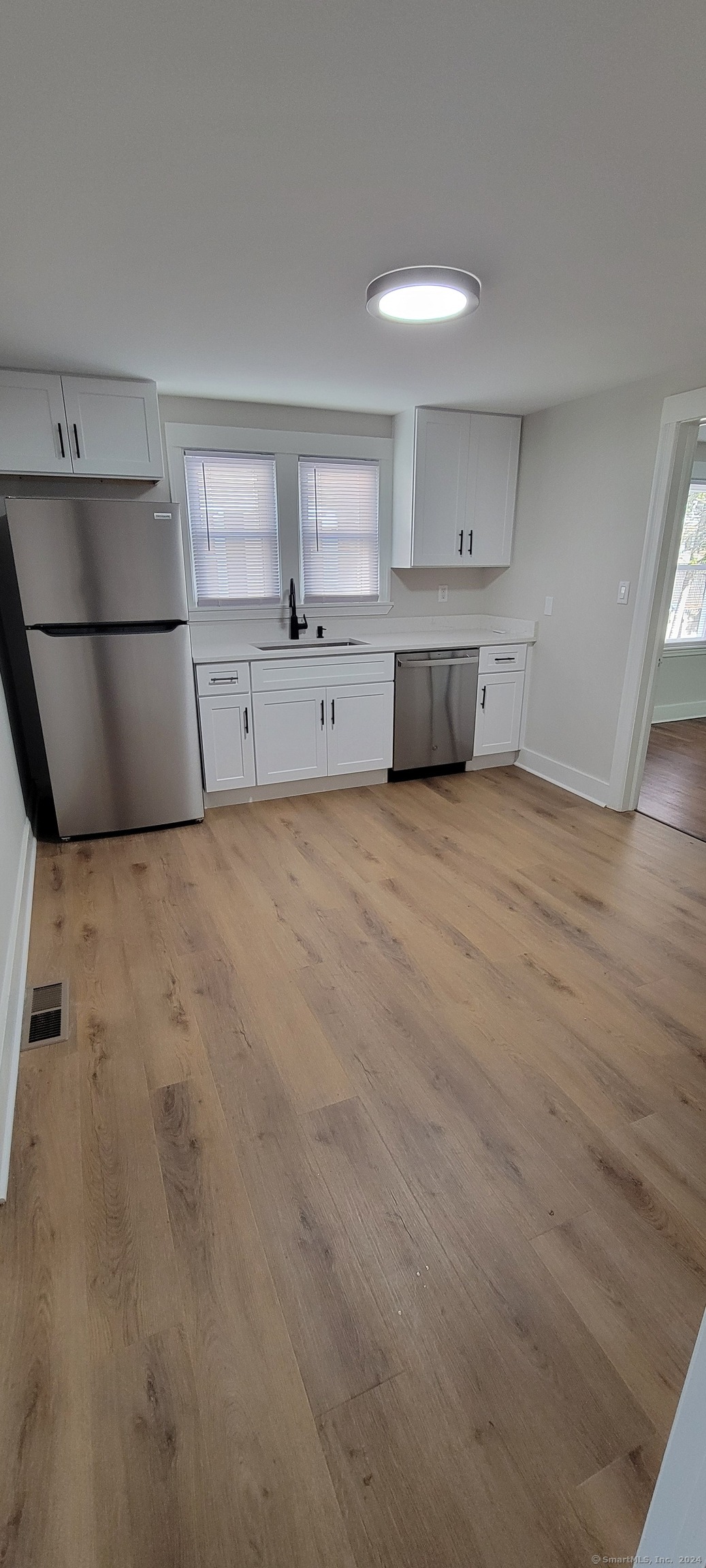 217 Division Avenue 1st Floor, Shelton, Connecticut - 1 Bedrooms  
1 Bathrooms  
4 Rooms - 