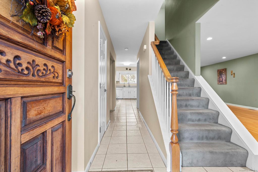 Photo of 15 Derbyshire #15, Derby, CT 06418 (MLS # 24137856)