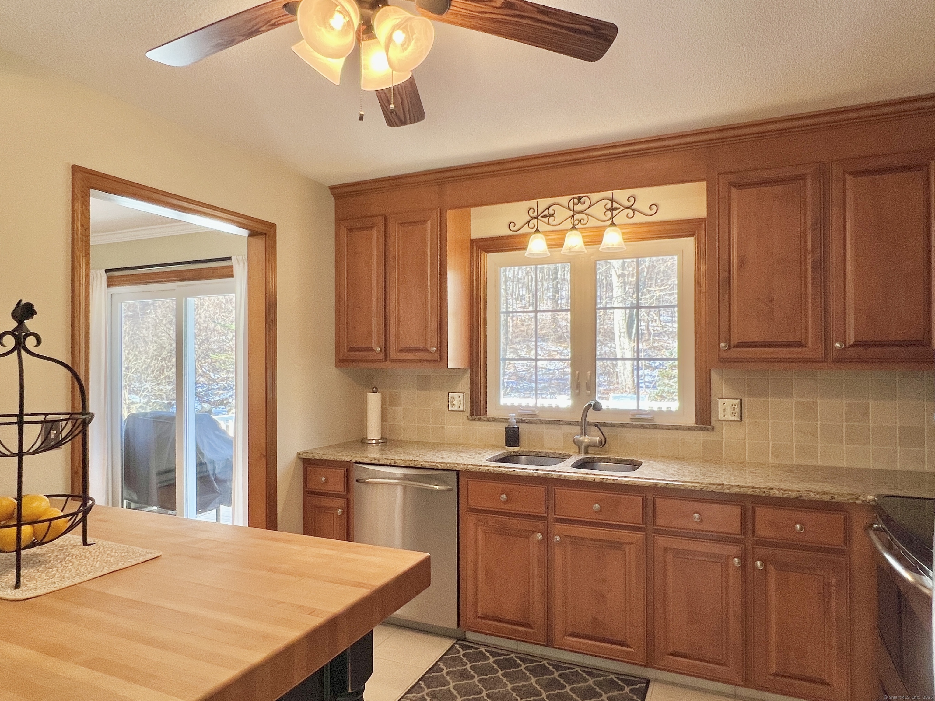 31 Mohican Lane, Bristol, Connecticut image 7