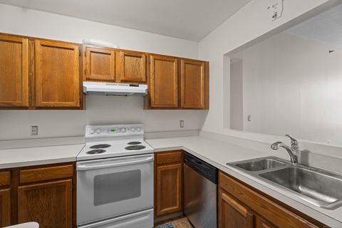 Tiny photo for 196 Crown Street #3J, New Haven, CT 06510 (MLS # 24130880)