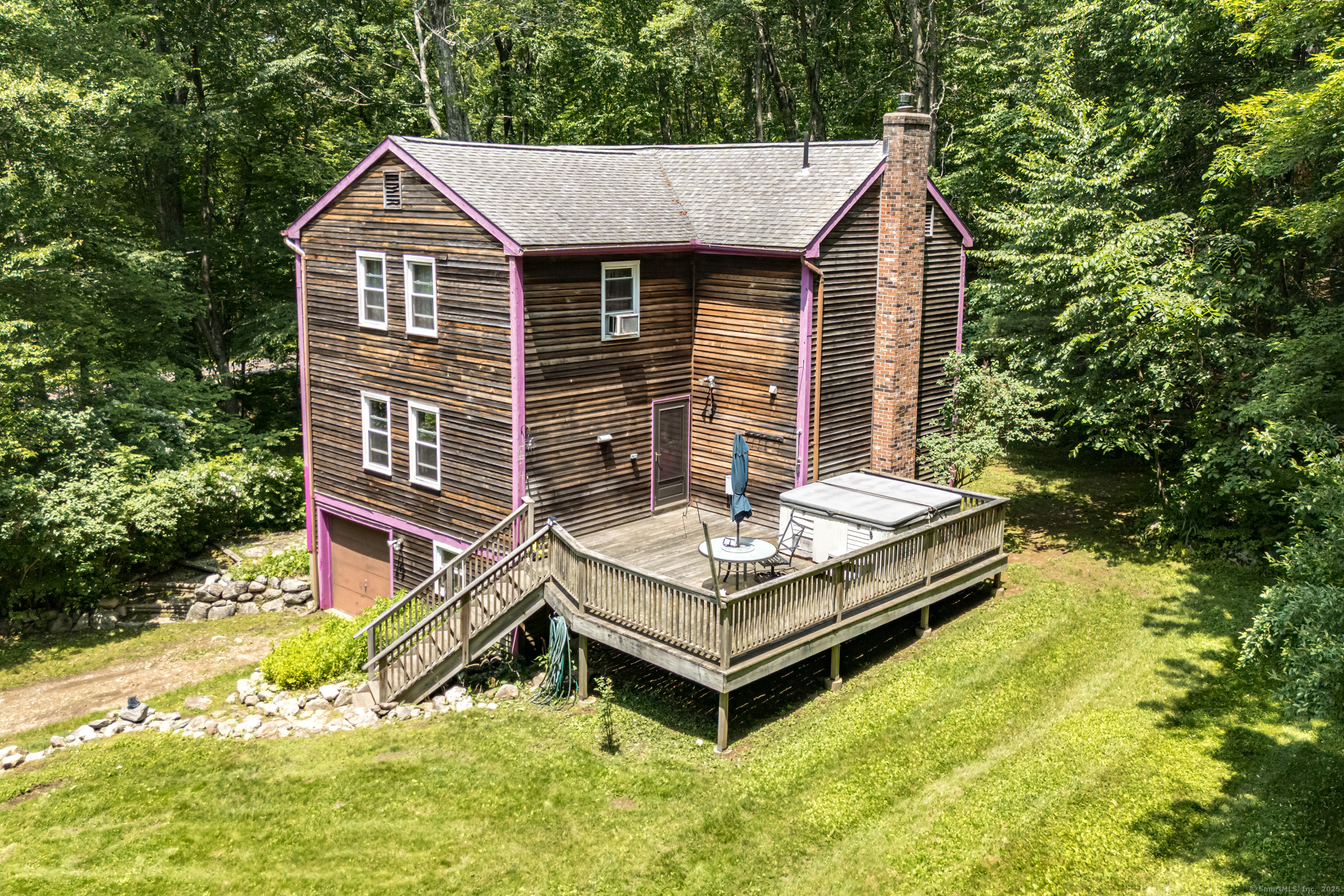 Hendee Road, Andover, Connecticut - 4 Bedrooms  
2 Bathrooms  
7 Rooms - 
