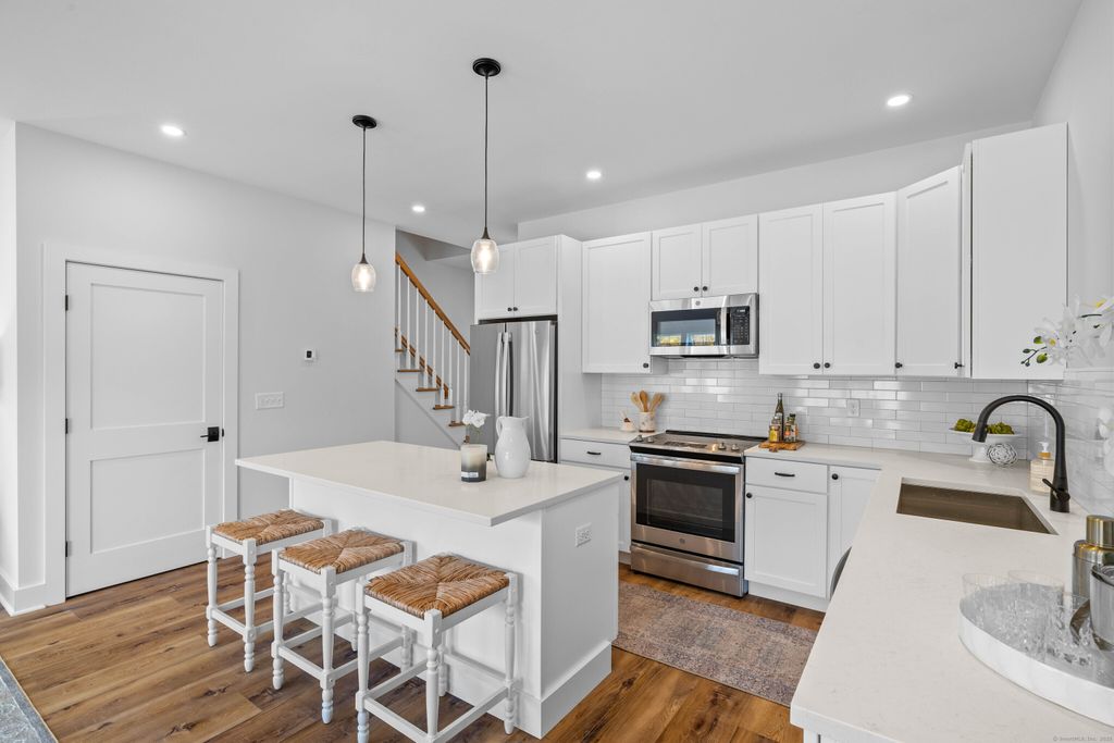 Photo of 138 Boston Post Road #17, East Lyme, CT 06333 (MLS # 24130516)