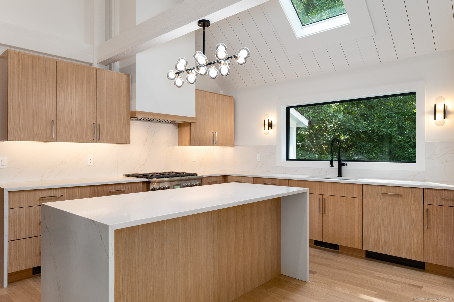 Greenwich, Connecticut 06830, United States, 3 Bedrooms Bedrooms, ,4 BathroomsBathrooms,Residential,Active,203813