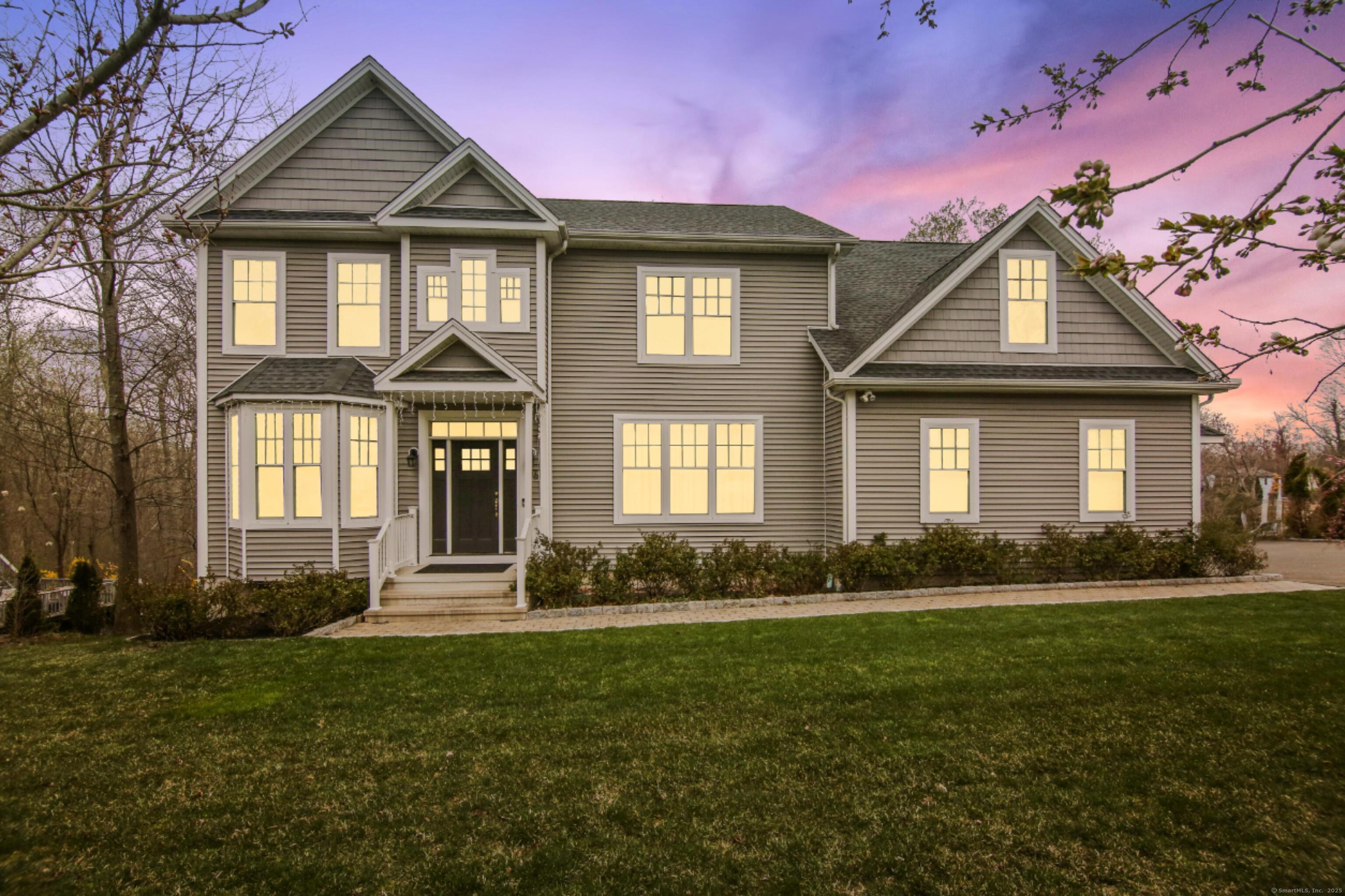 Damascus Road, Branford, Connecticut - 4 Bedrooms  
4 Bathrooms  
10 Rooms - 